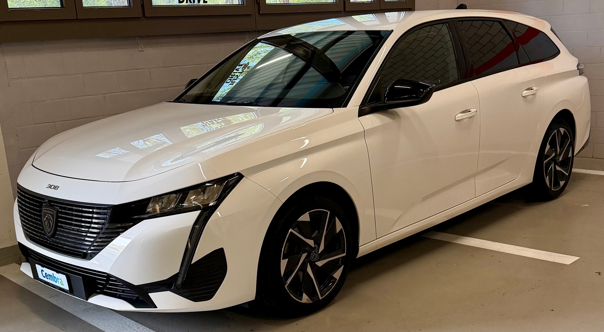 PEUGEOT 308 SW 1.5 BlueHDI Allure EAT8-image-3