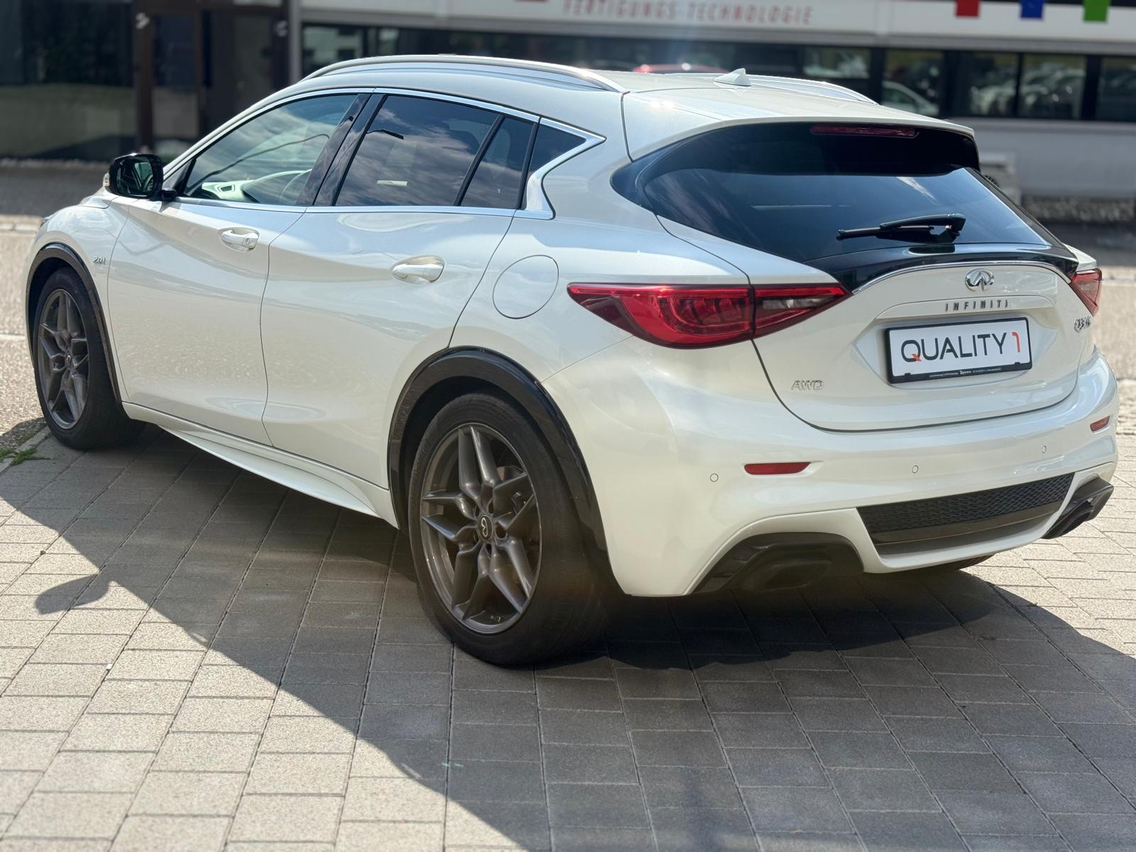 INFINITI Q30 2.0t Sport AWD DCT-image-2
