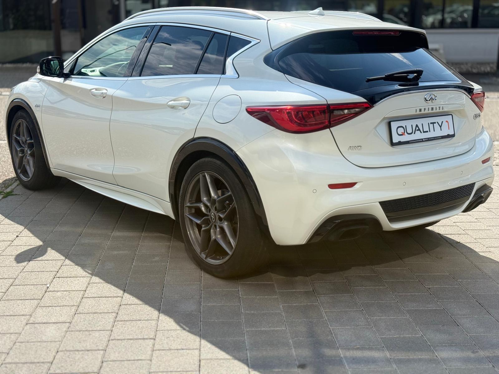 INFINITI Q30 2.0t Sport AWD DCT-image-3