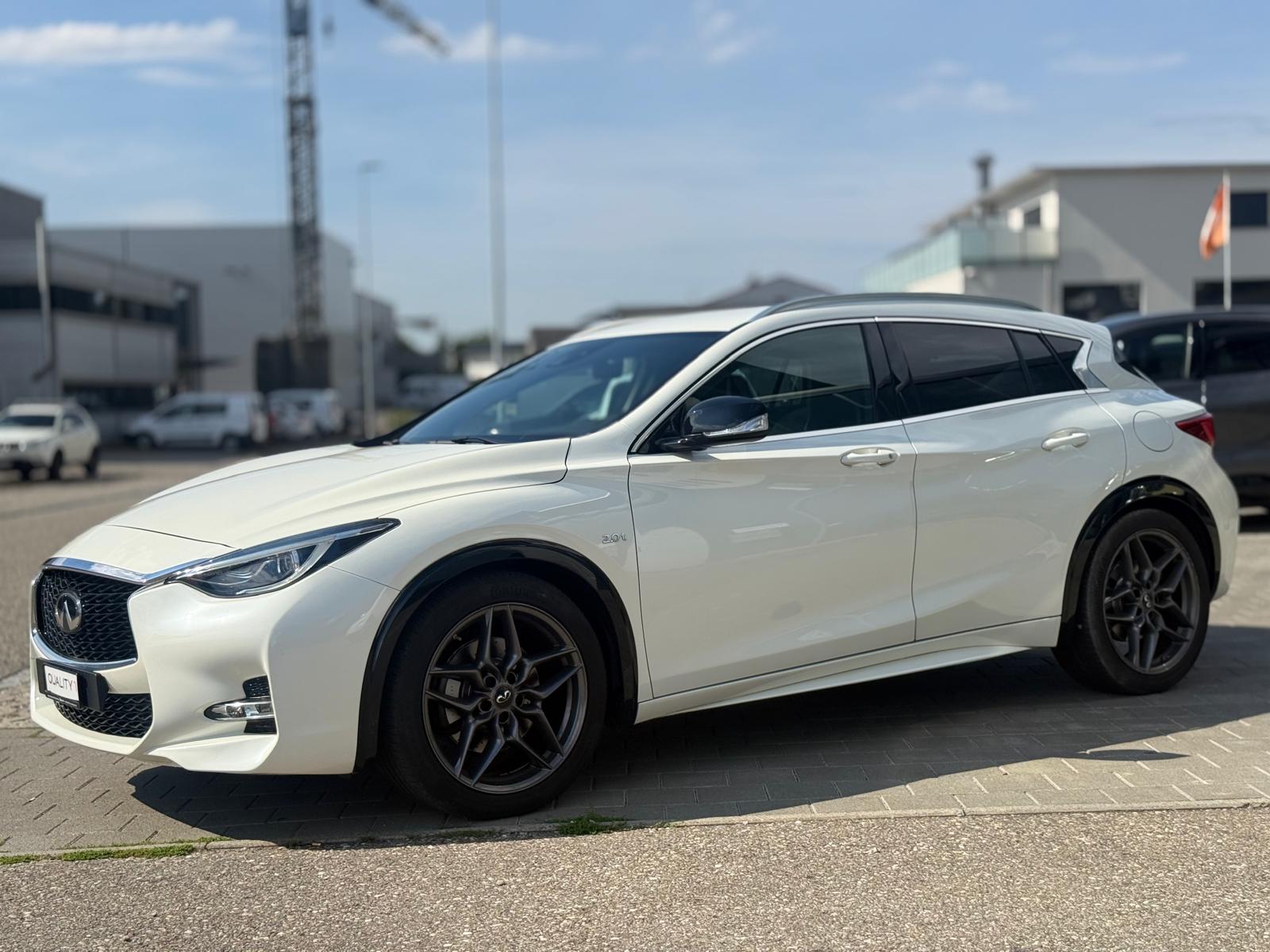 INFINITI Q30 2.0t Sport AWD DCT-image-24