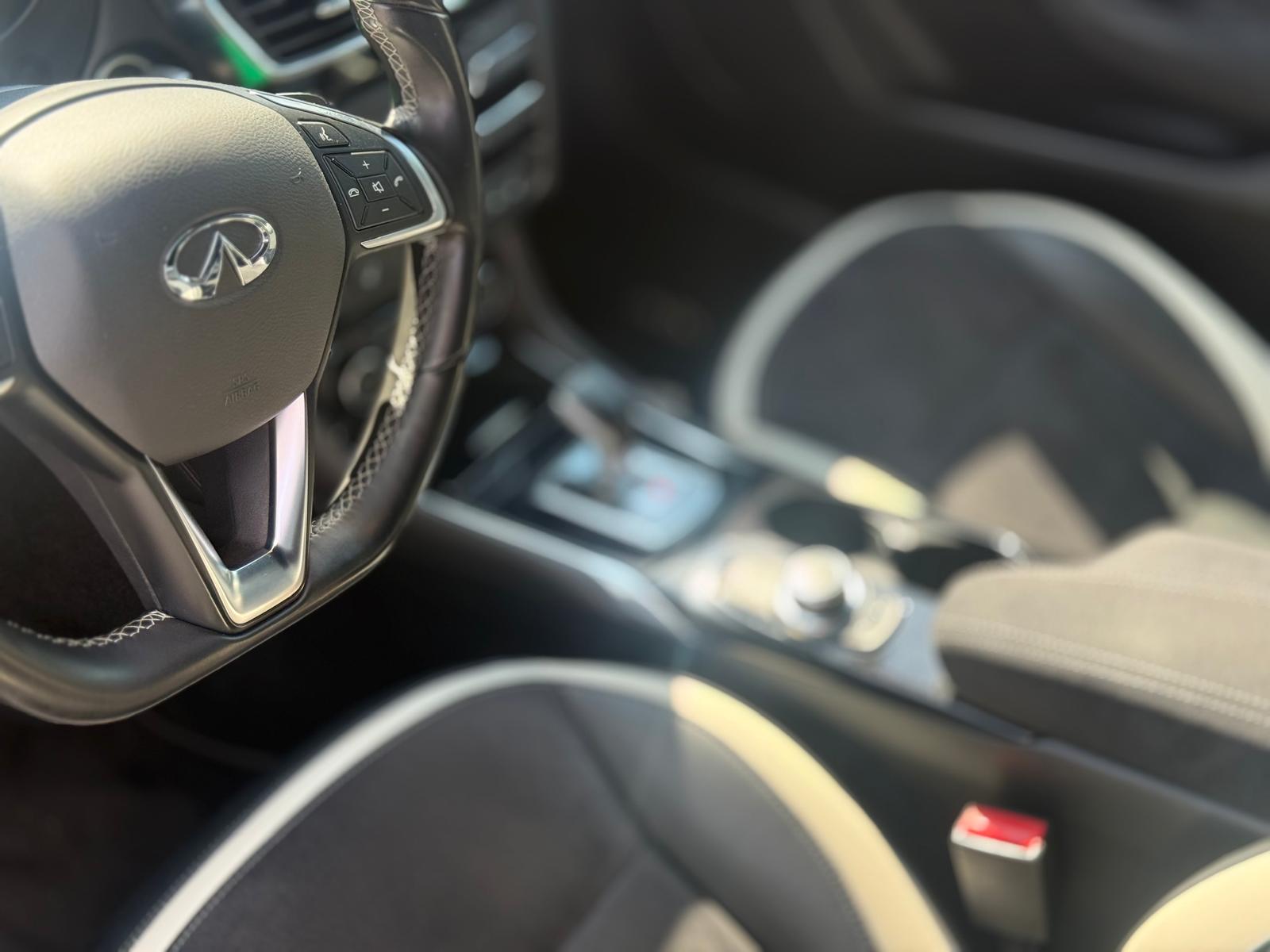 INFINITI Q30 2.0t Sport AWD DCT-image-17