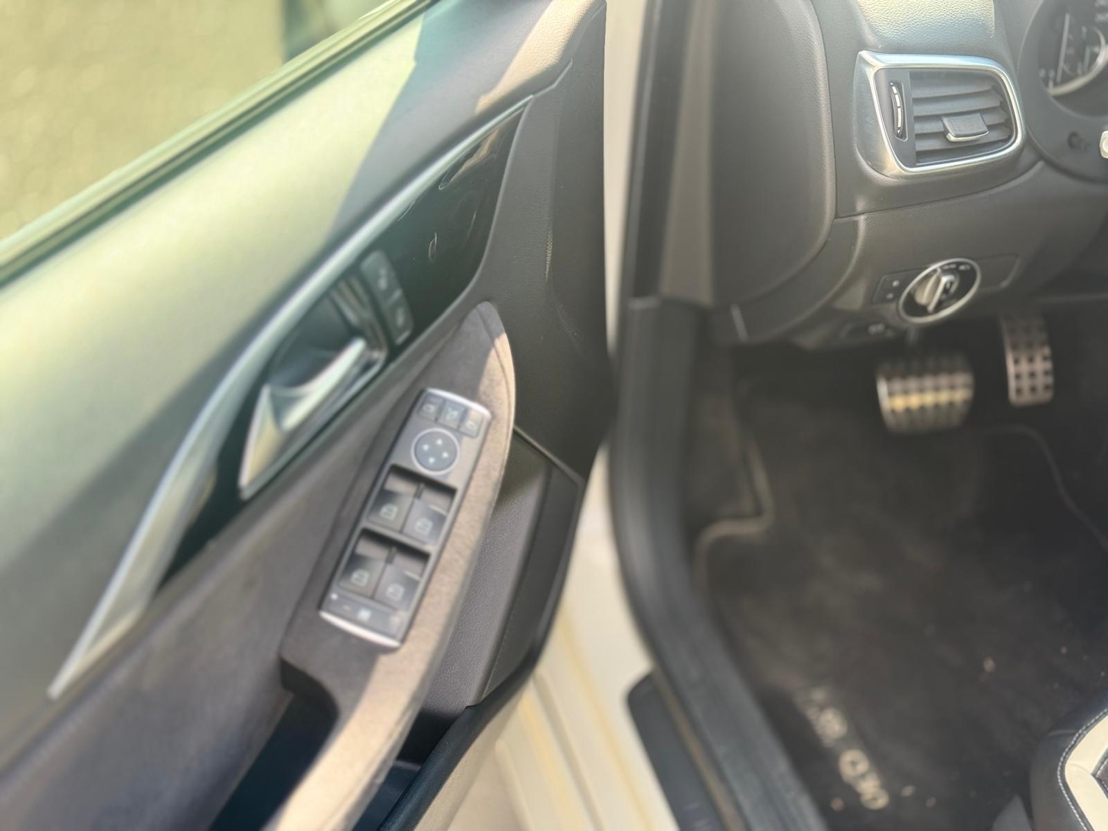 INFINITI Q30 2.0t Sport AWD DCT-image-18