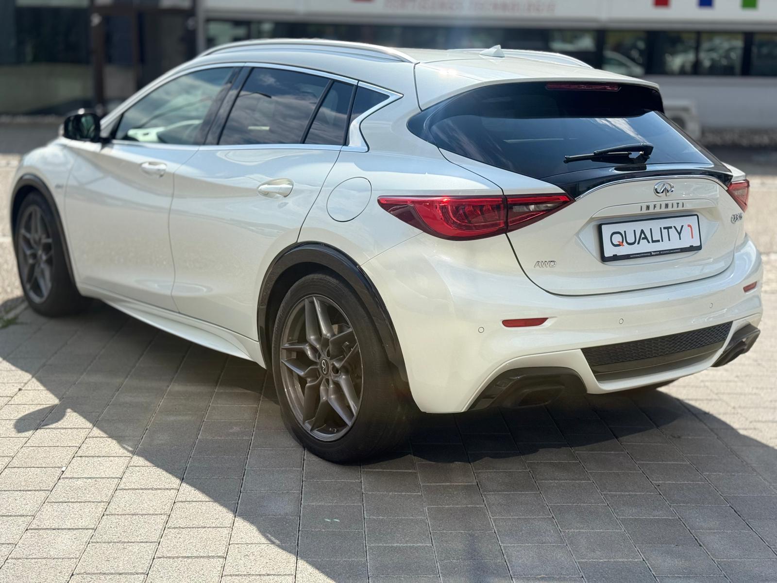 INFINITI Q30 2.0t Sport AWD DCT-image-4