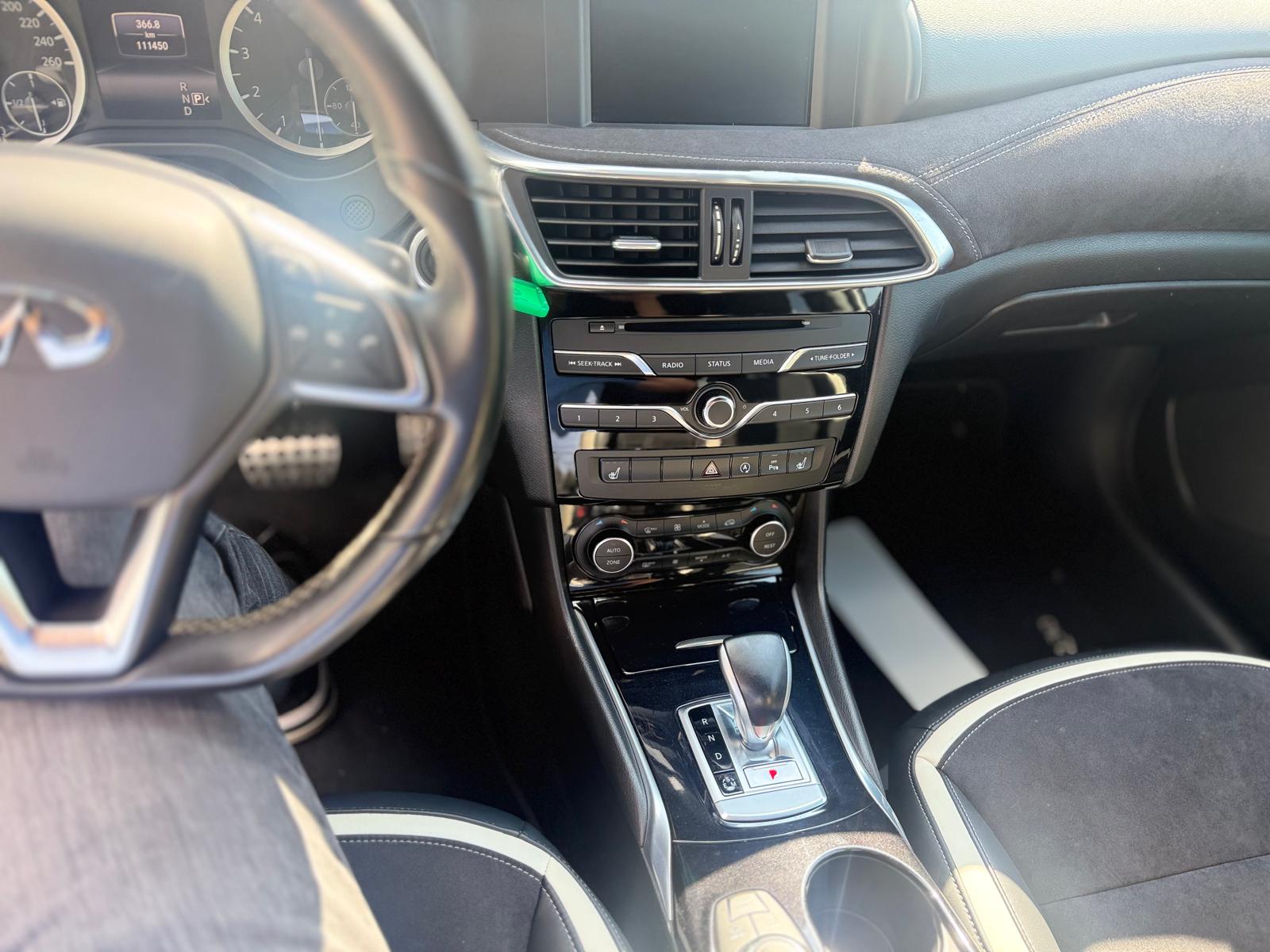 INFINITI Q30 2.0t Sport AWD DCT-image-14