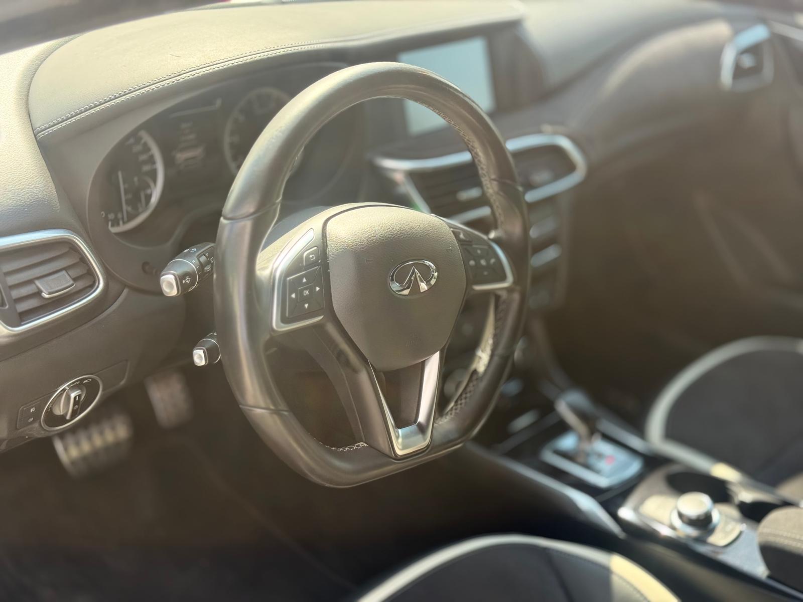 INFINITI Q30 2.0t Sport AWD DCT-image-19
