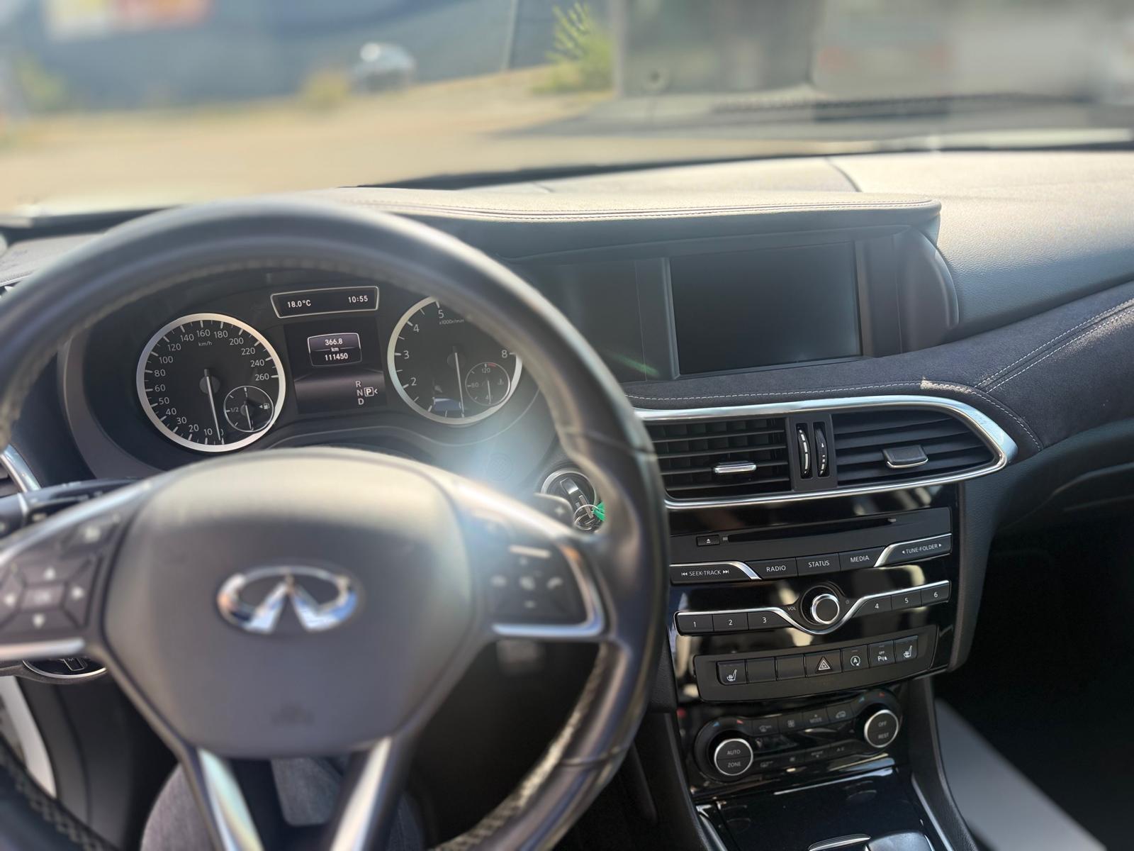 INFINITI Q30 2.0t Sport AWD DCT-image-15
