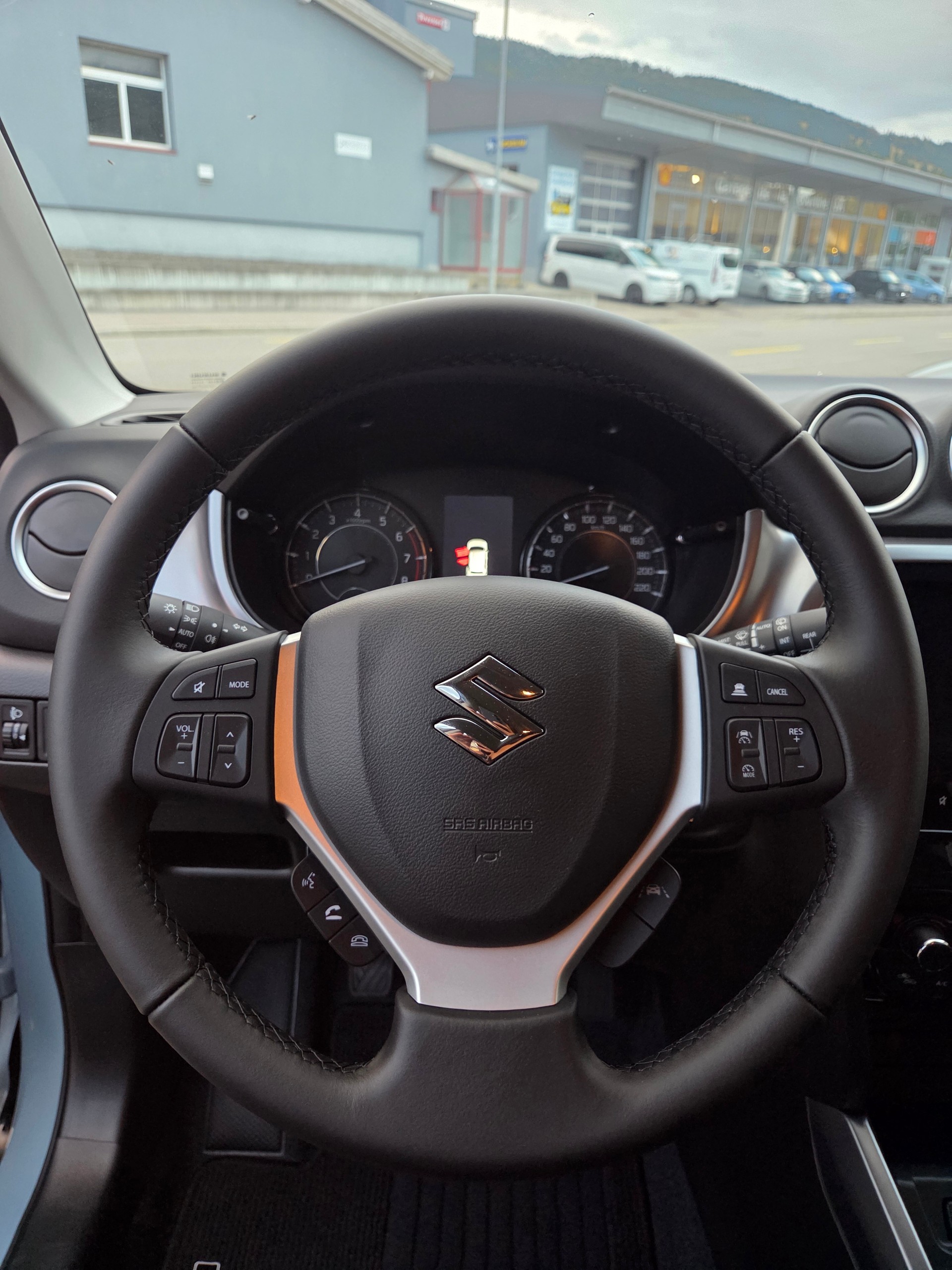 SUZUKI Vitara 1.4 Boosterjet Compact + 4x4 Hybrid-image-6