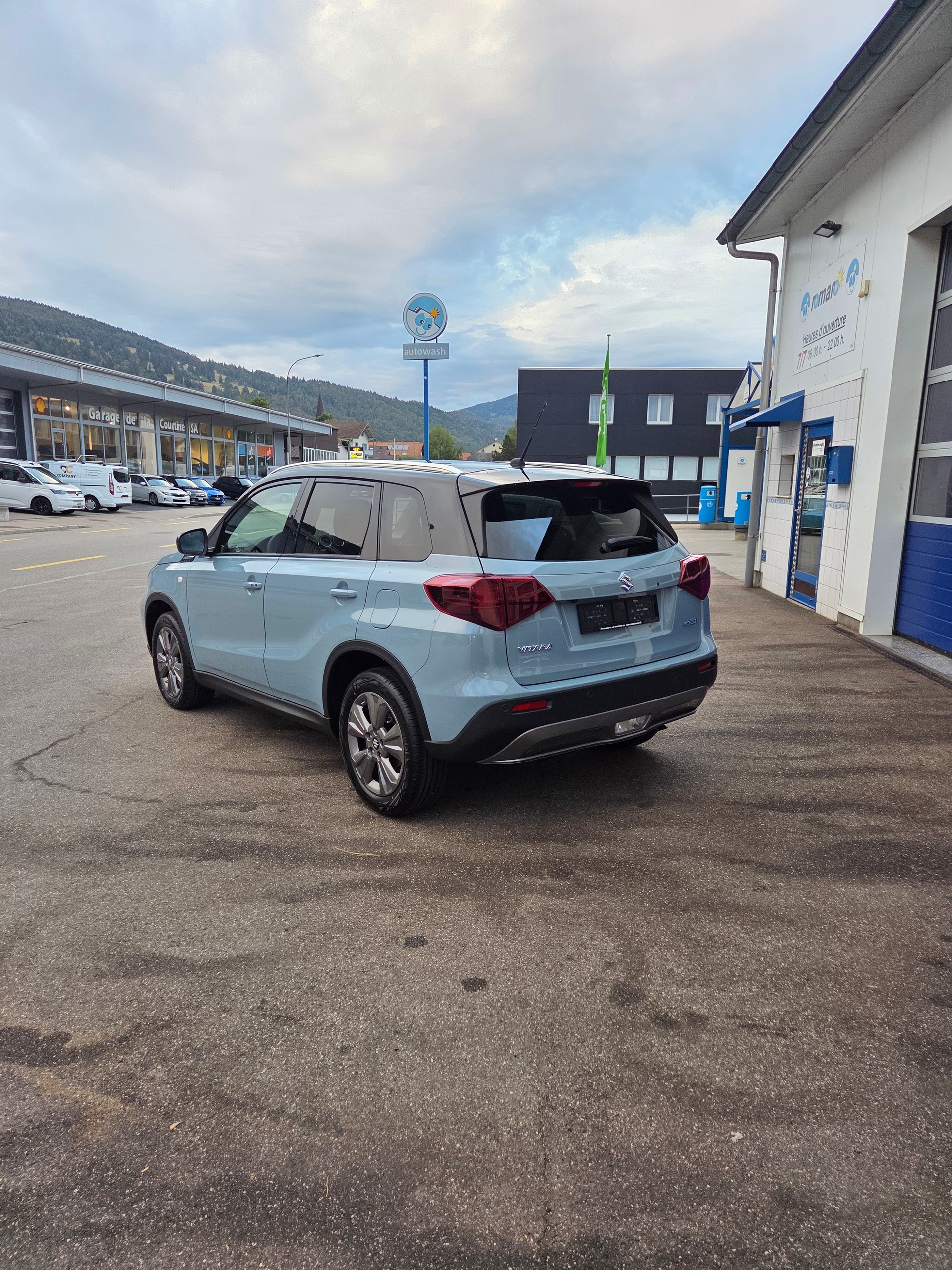 SUZUKI Vitara 1.4 Boosterjet Compact + 4x4 Hybrid-image-3