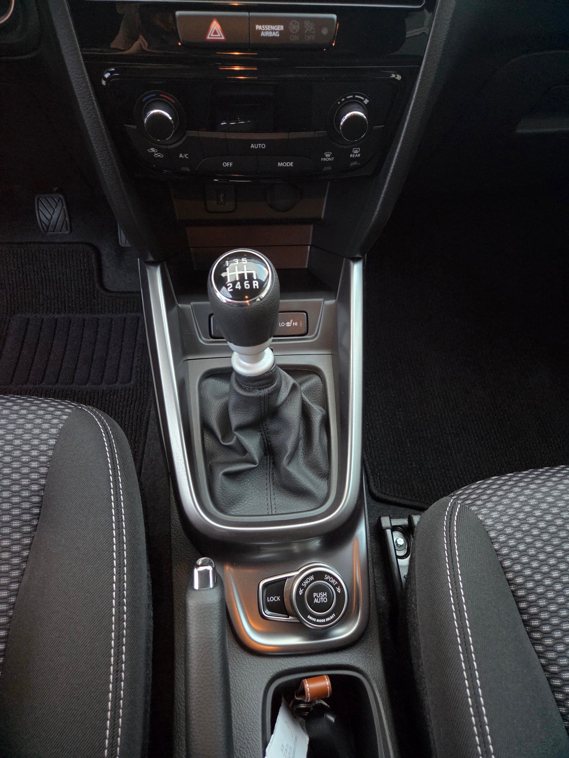 SUZUKI Vitara 1.4 Boosterjet Compact + 4x4 Hybrid-image-8