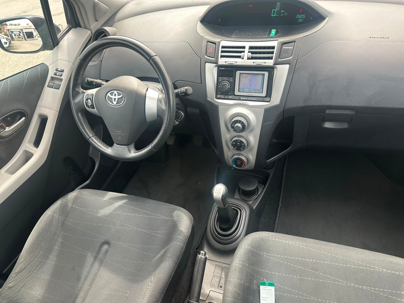 TOYOTA Yaris 1.3 City-image-6