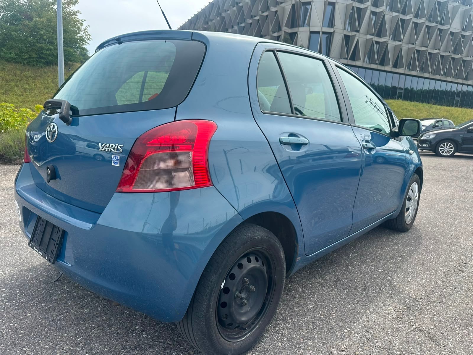 TOYOTA Yaris 1.3 City-image-4