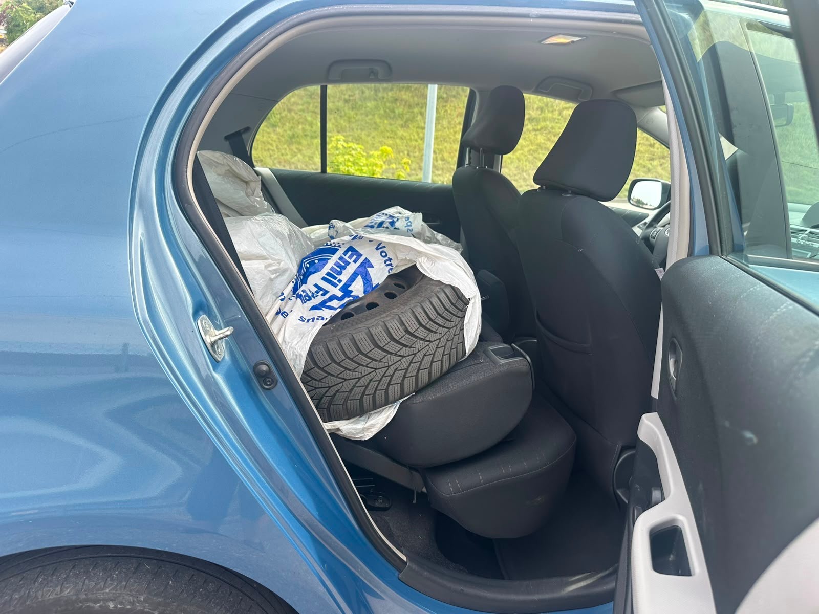 TOYOTA Yaris 1.3 City-image-8