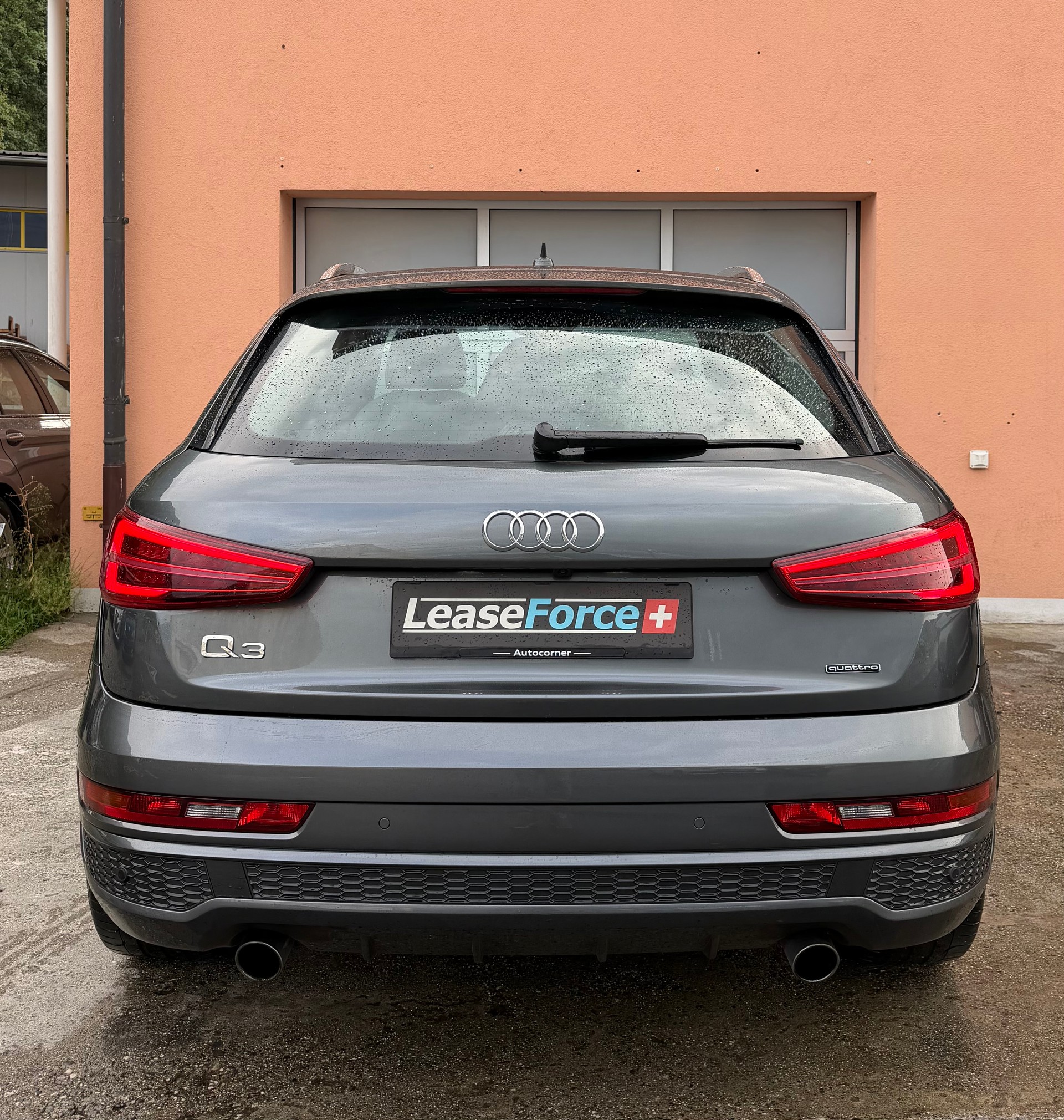 AUDI Q3 2.0 TFSI S-Line quattro S-tronic-image-5