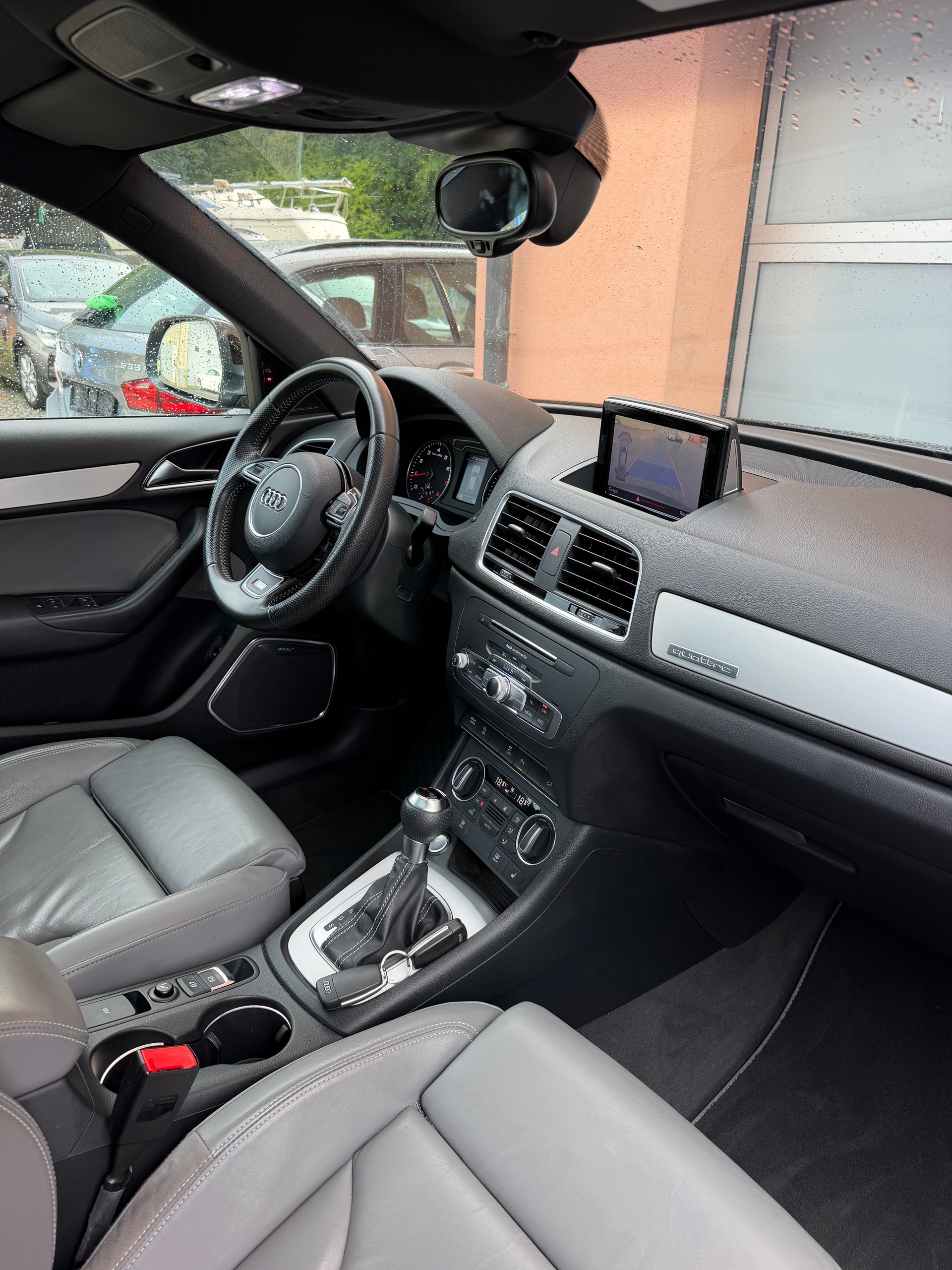 AUDI Q3 2.0 TFSI S-Line quattro S-tronic-image-12