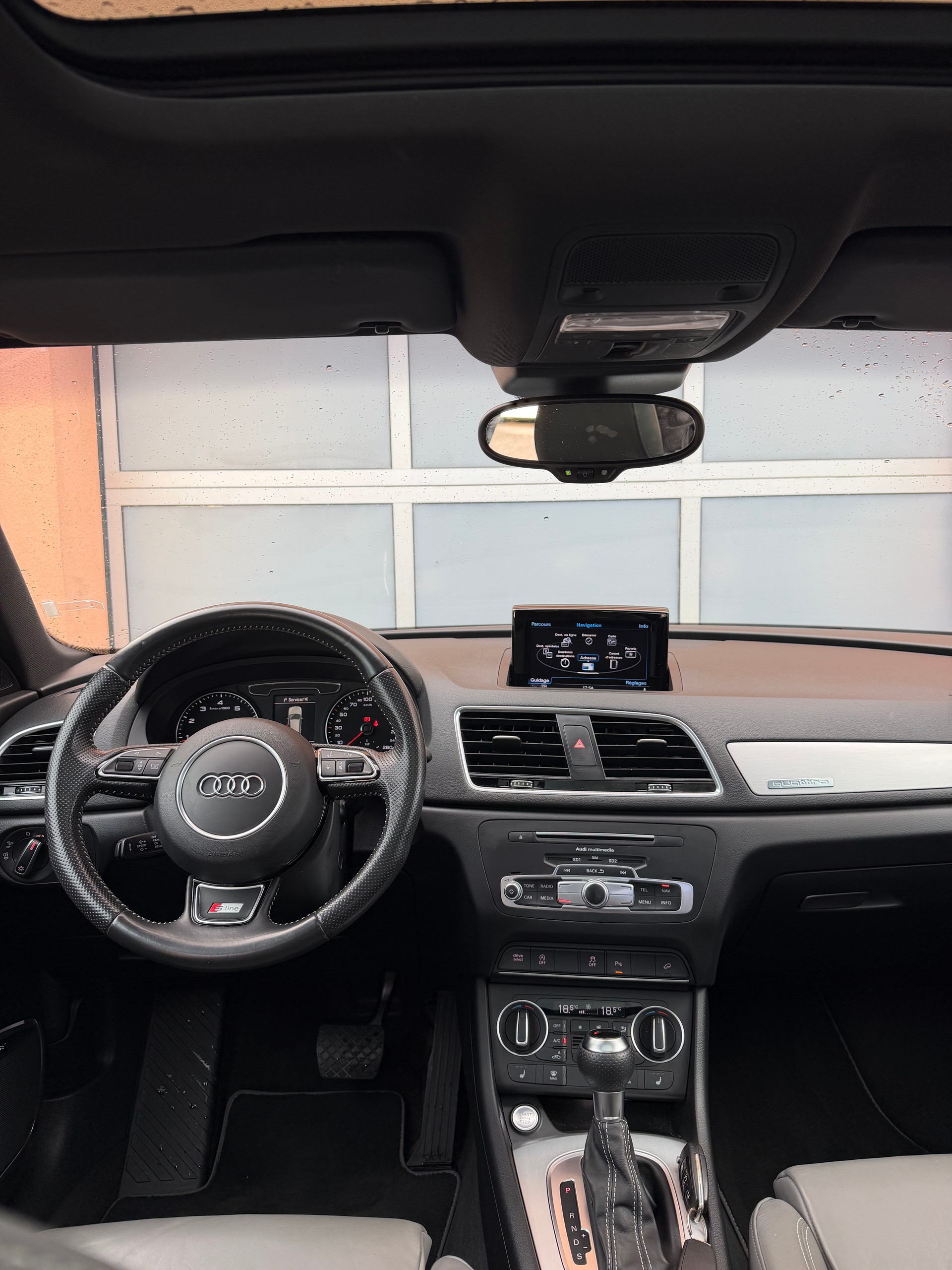 AUDI Q3 2.0 TFSI S-Line quattro S-tronic-image-10