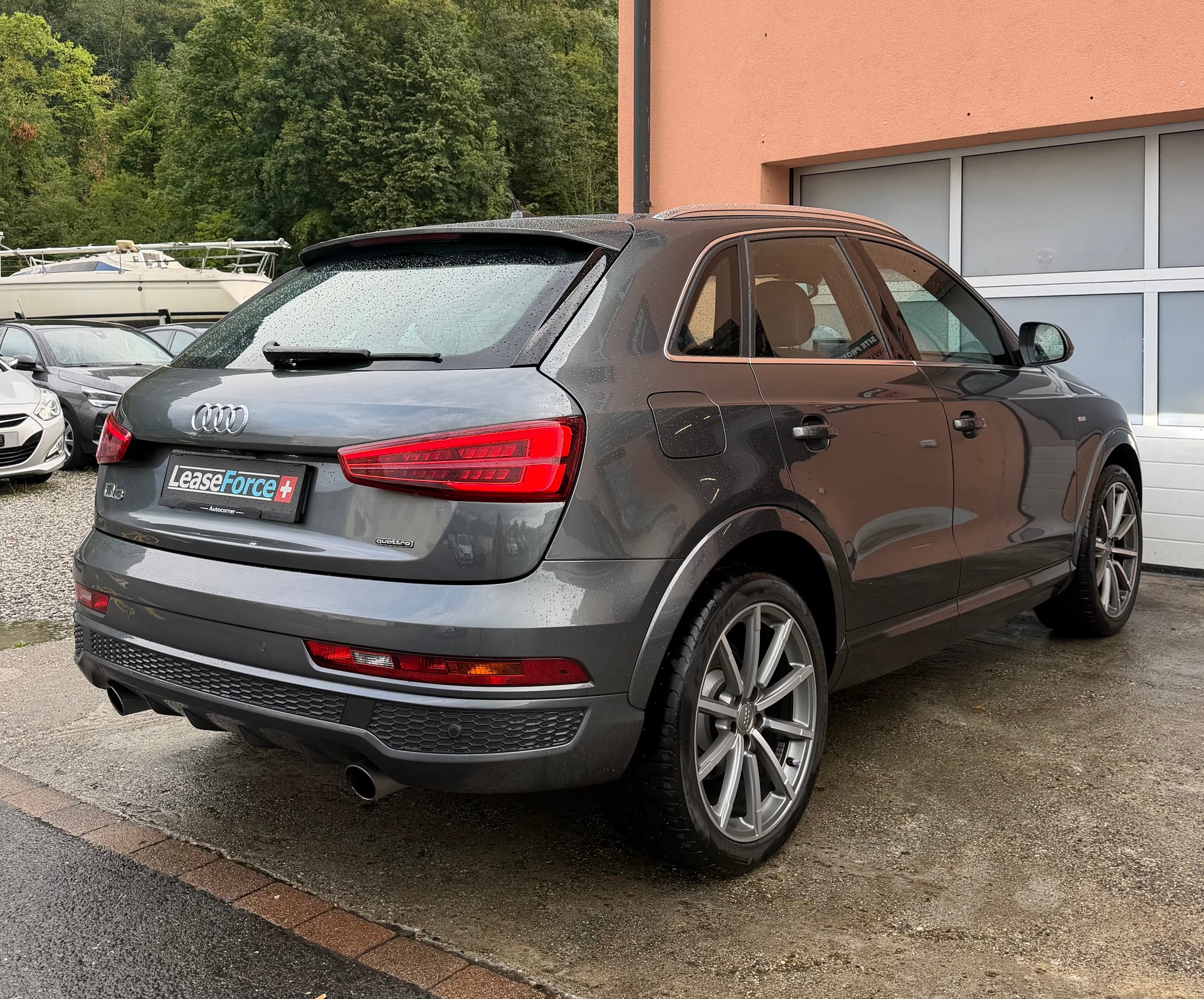 AUDI Q3 2.0 TFSI S-Line quattro S-tronic-image-3