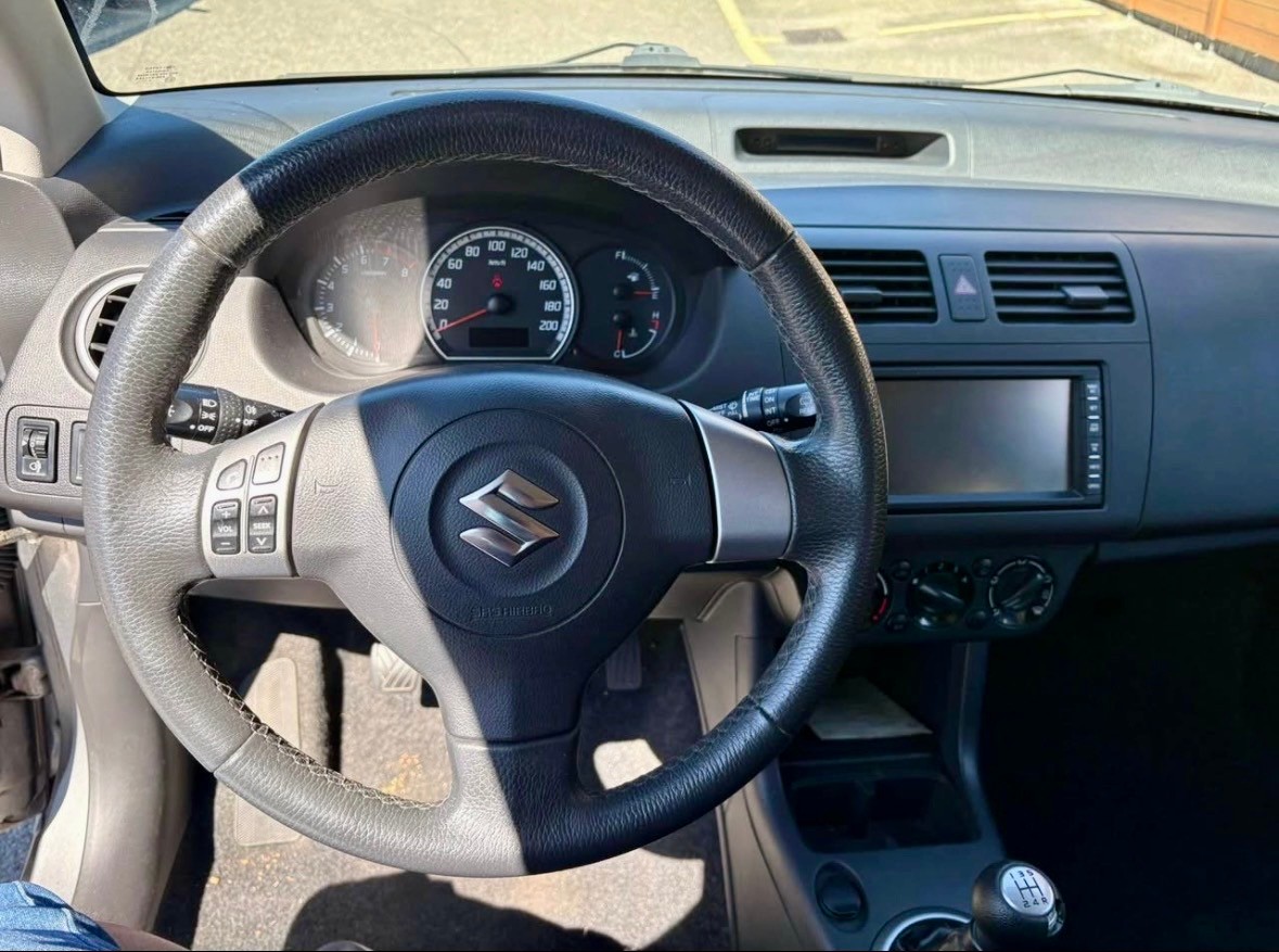 SUZUKI Swift 1.5i 16V VVT GL Top-image-9