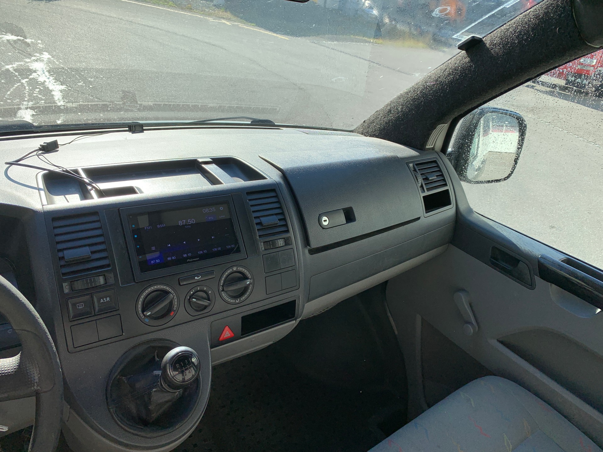 VW T5 1.9 TDI CAMPER-image-11