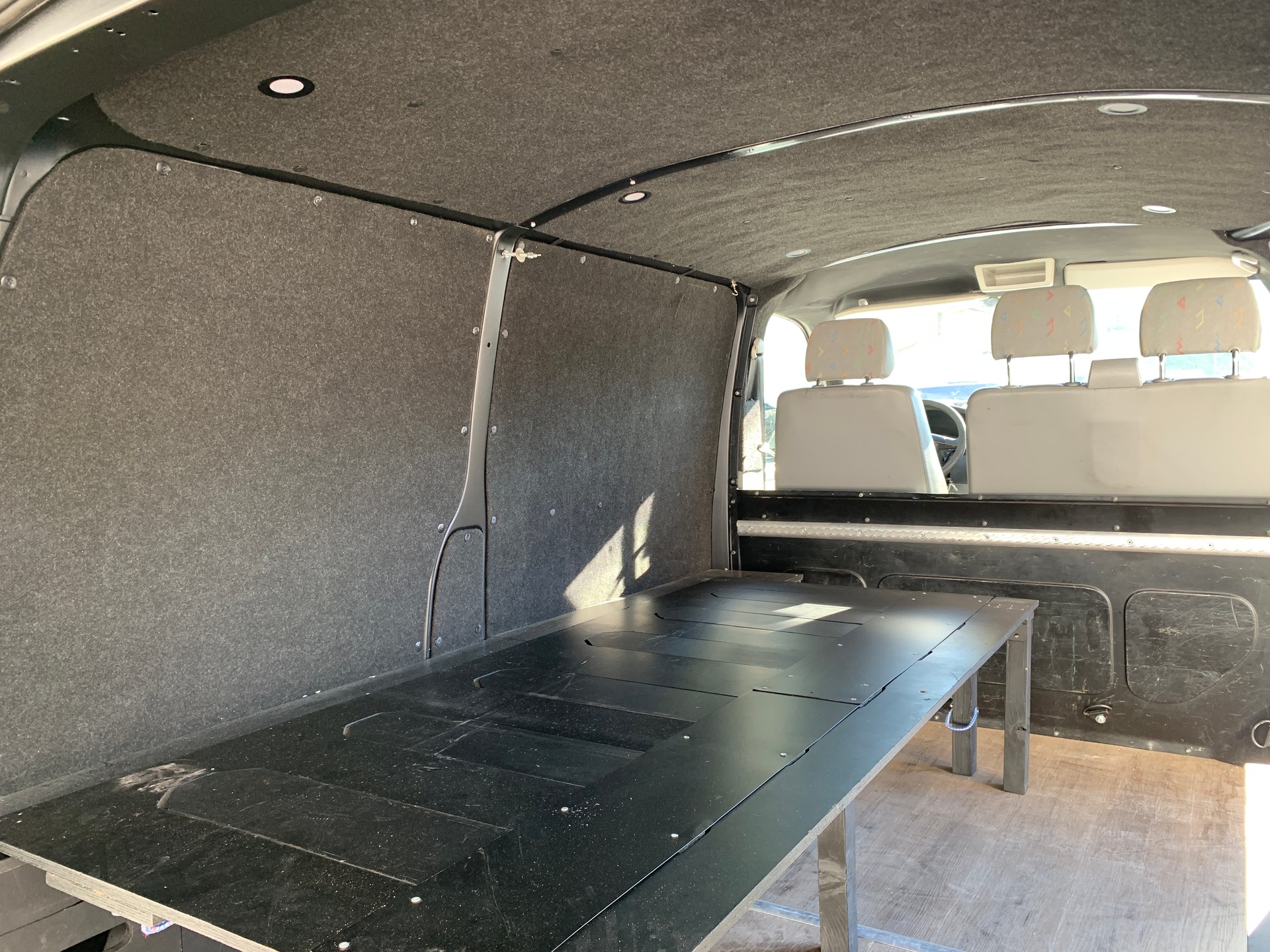 VW T5 1.9 TDI CAMPER-image-8