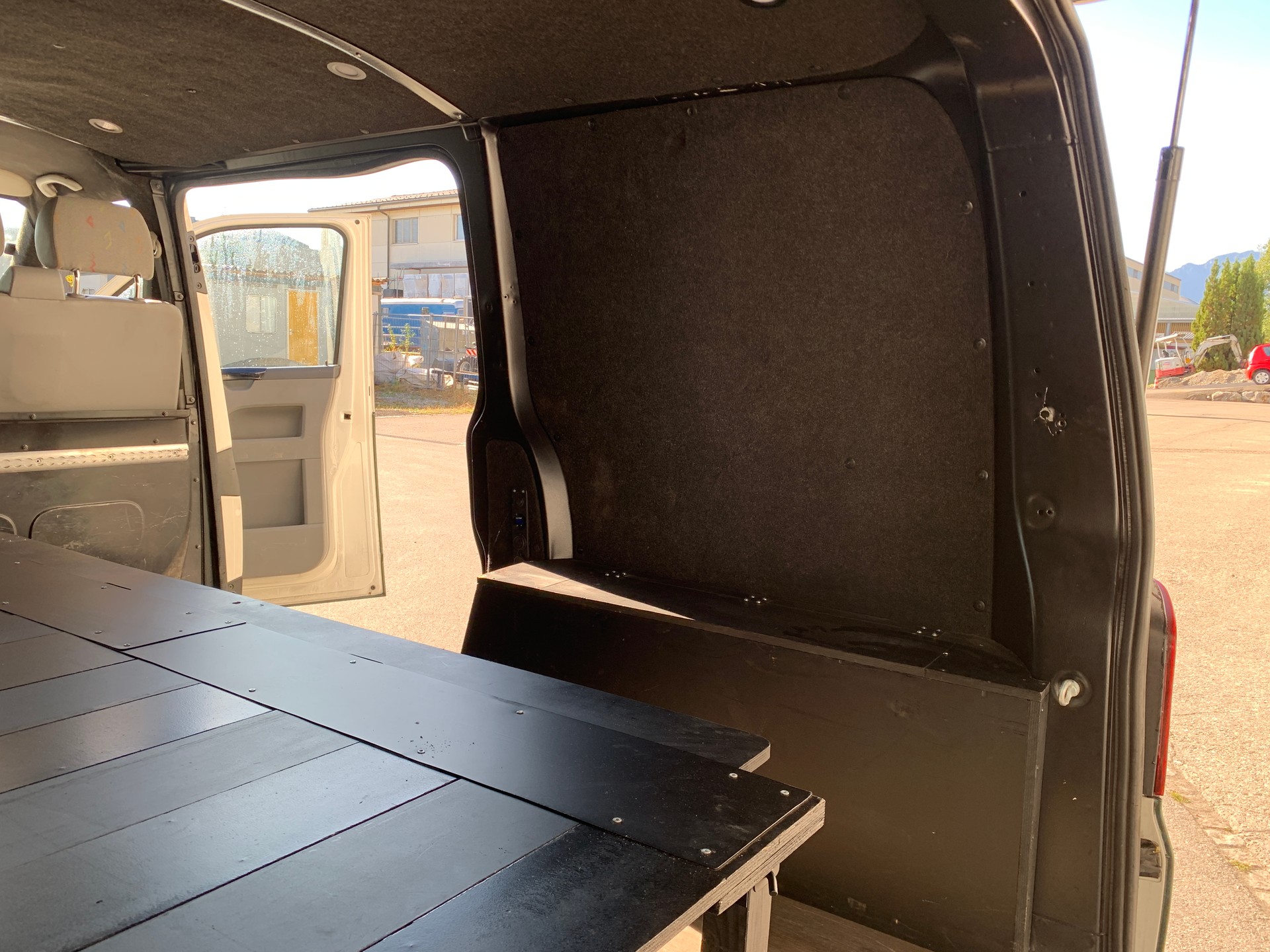 VW T5 1.9 TDI CAMPER-image-9