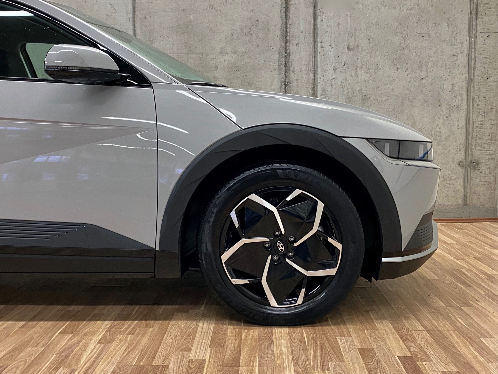 HYUNDAI Ioniq 5 77kWh*Swiss*Amplia*4WD*Wärmepumpe*-image-20