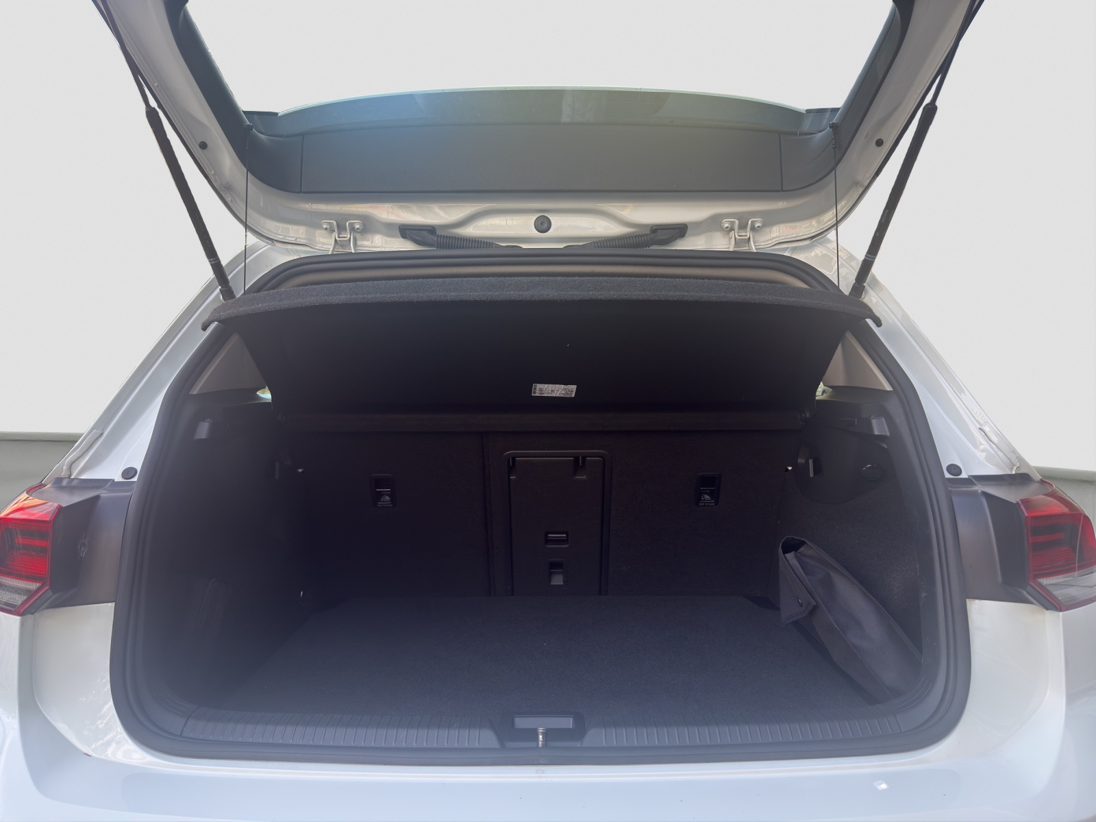 VW Golf 1.0 eTSI mHEV ACTLife DSG-image-2