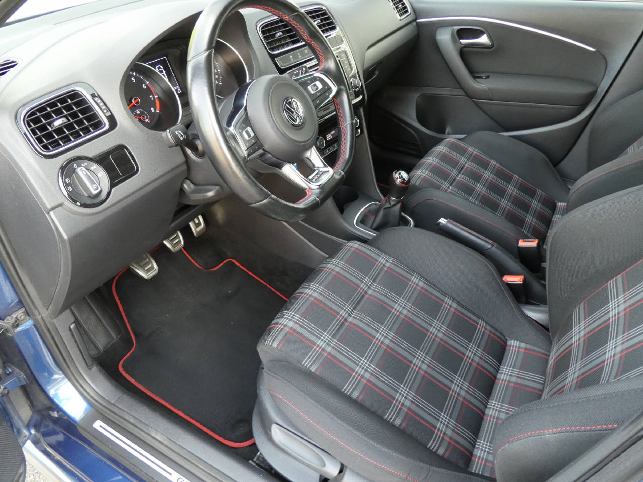 VW Polo 1.8 TSI GTI-image-8