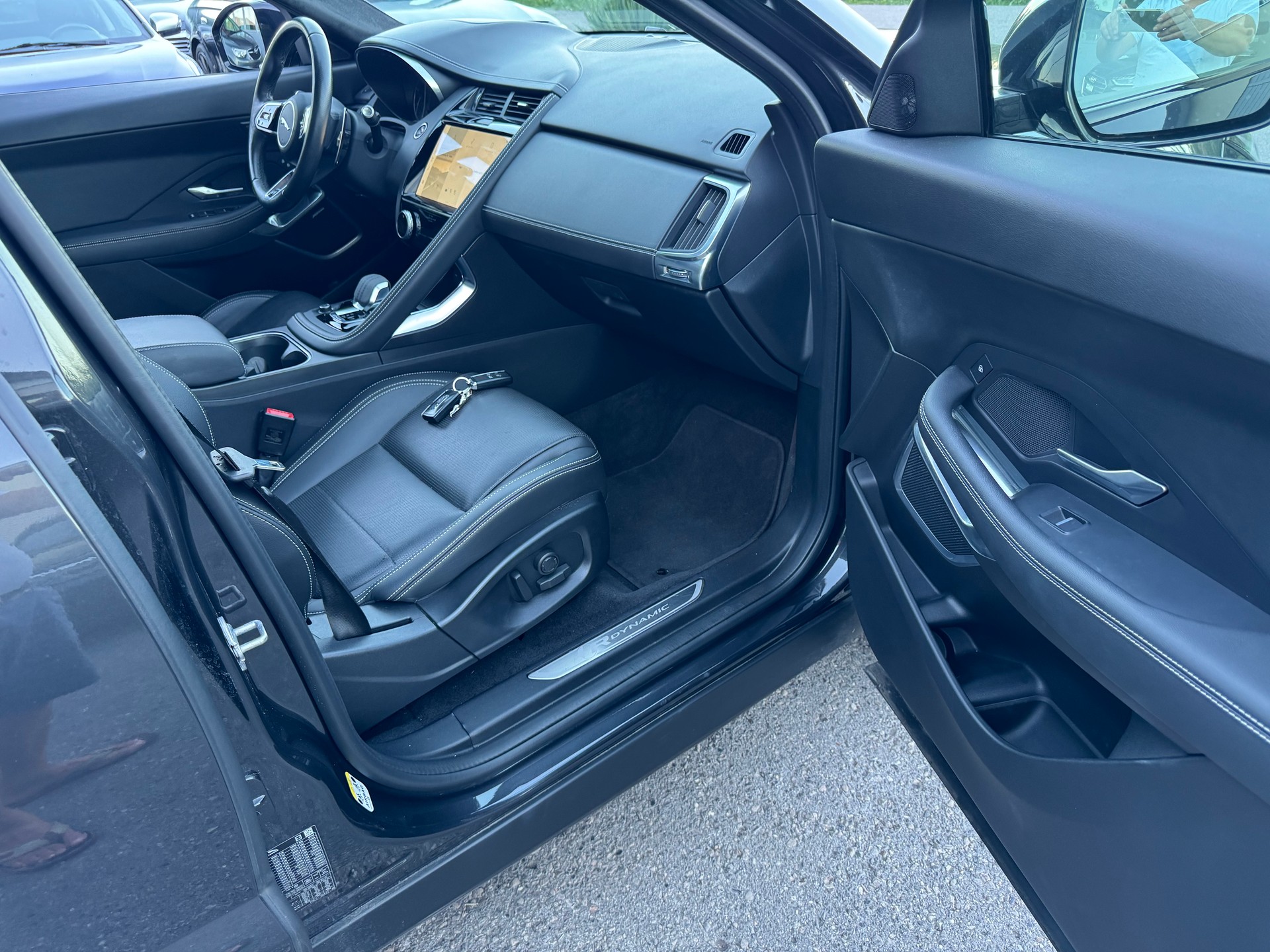 JAGUAR E-Pace 2.0 P200 R-Dynamic AWD Black-image-14