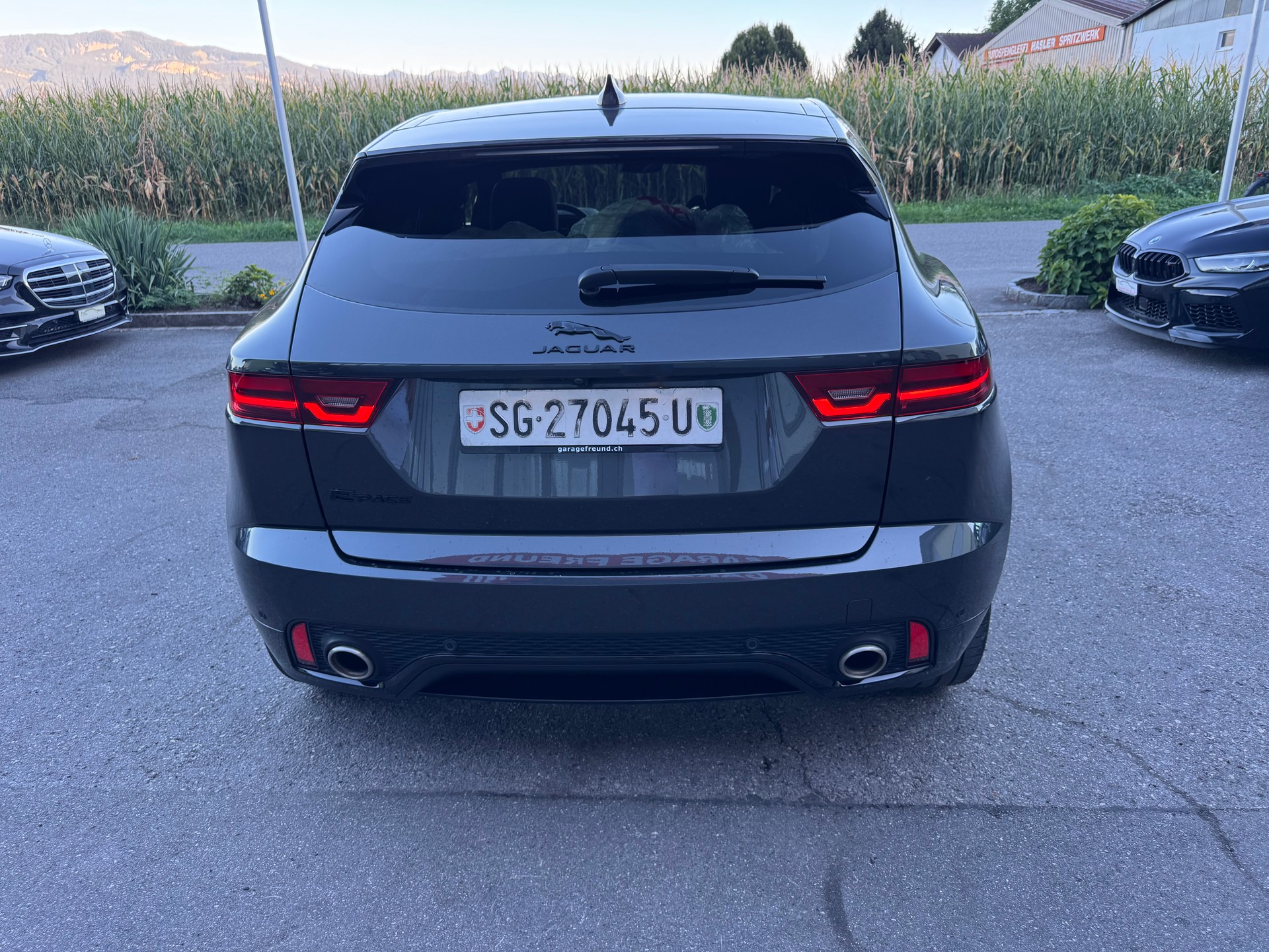 JAGUAR E-Pace 2.0 P200 R-Dynamic AWD Black-image-9