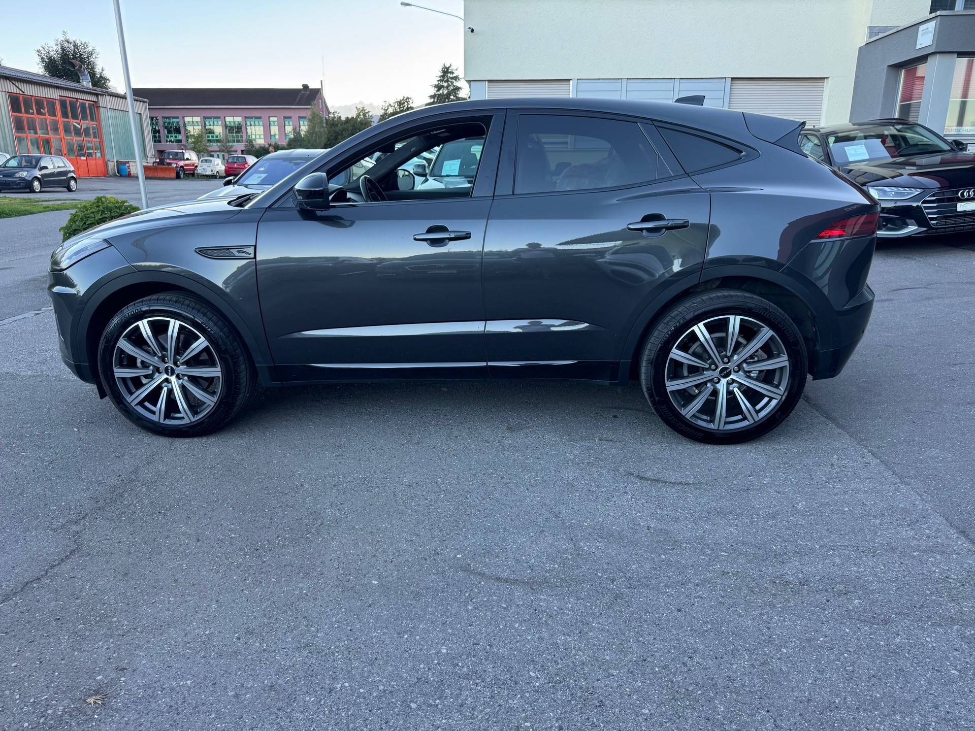 JAGUAR E-Pace 2.0 P200 R-Dynamic AWD Black-image-7