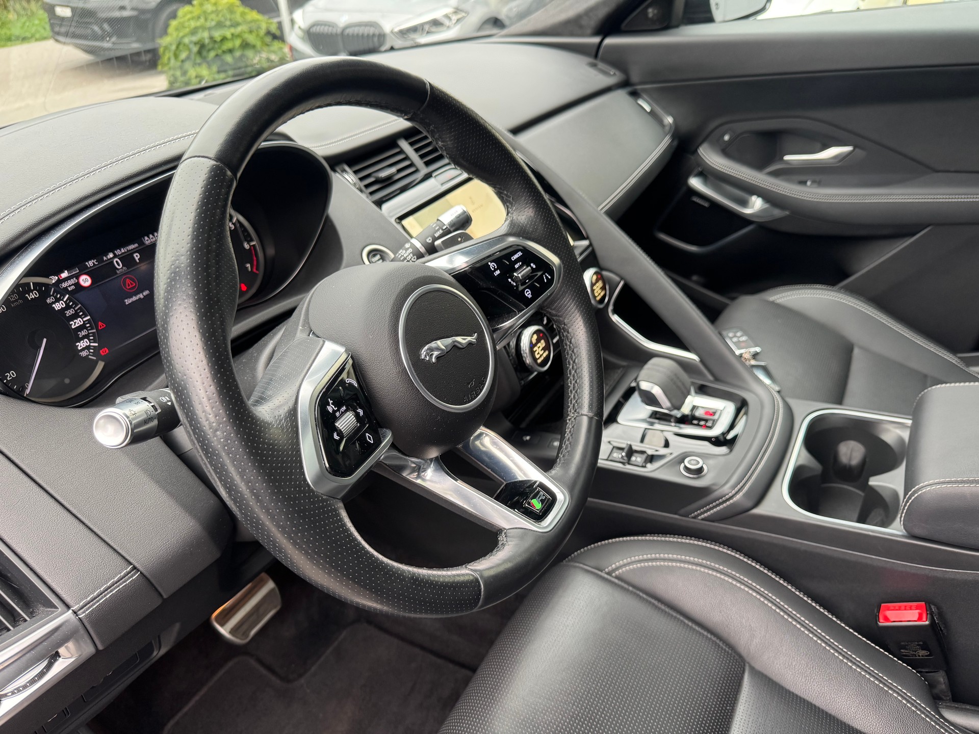 JAGUAR E-Pace 2.0 P200 R-Dynamic AWD Black-image-22