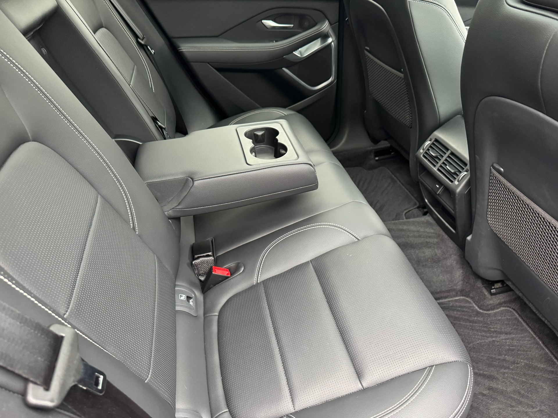 JAGUAR E-Pace 2.0 P200 R-Dynamic AWD Black-image-15