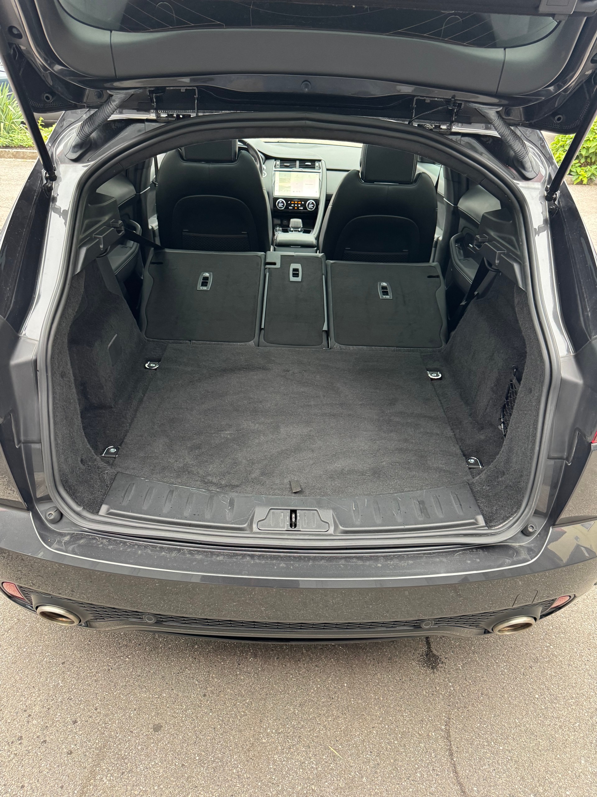 JAGUAR E-Pace 2.0 P200 R-Dynamic AWD Black-image-18