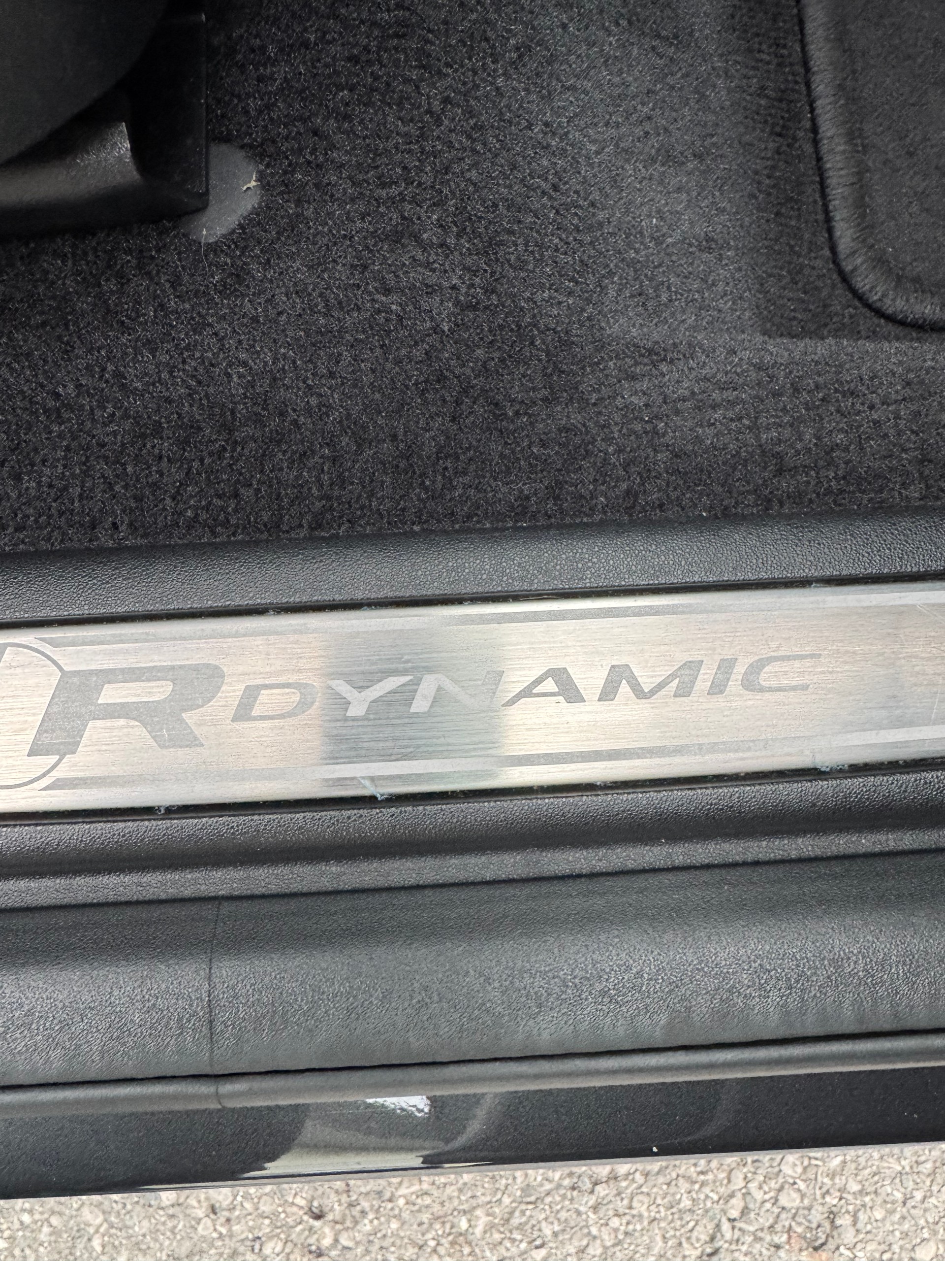 JAGUAR E-Pace 2.0 P200 R-Dynamic AWD Black-image-25