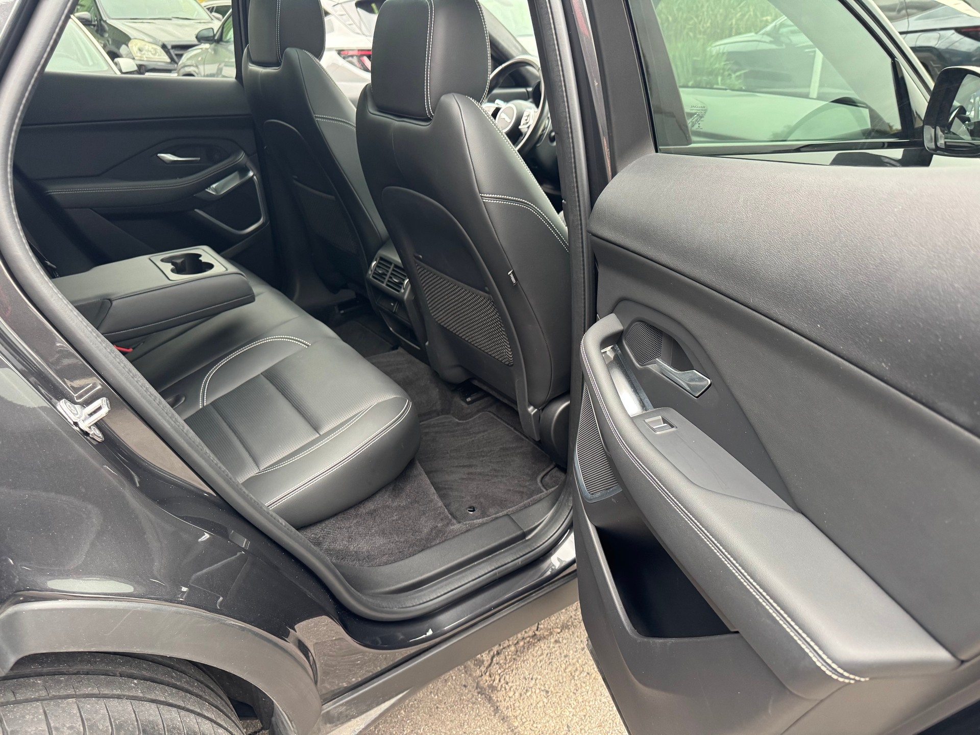 JAGUAR E-Pace 2.0 P200 R-Dynamic AWD Black-image-16