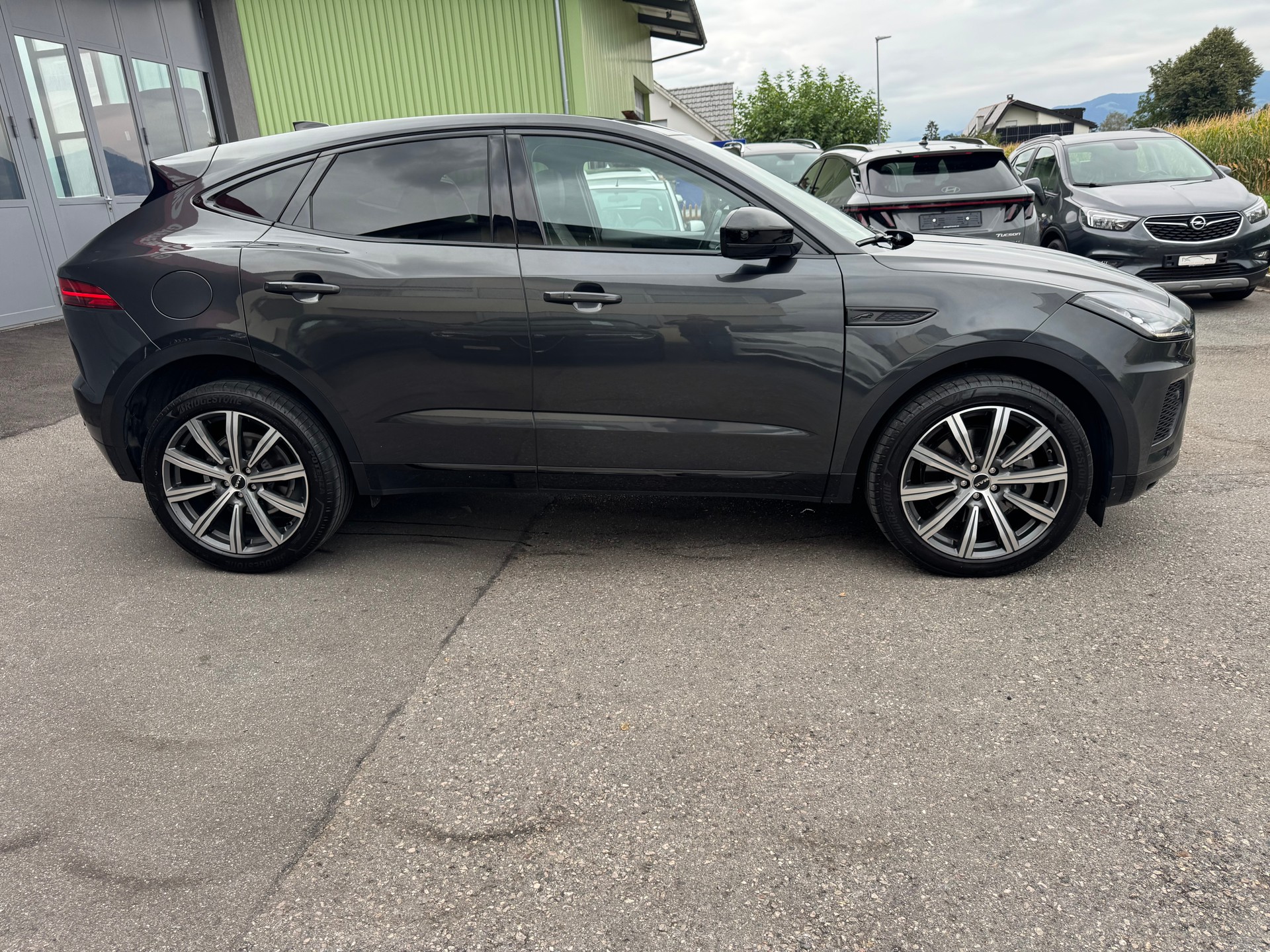 JAGUAR E-Pace 2.0 P200 R-Dynamic AWD Black-image-9