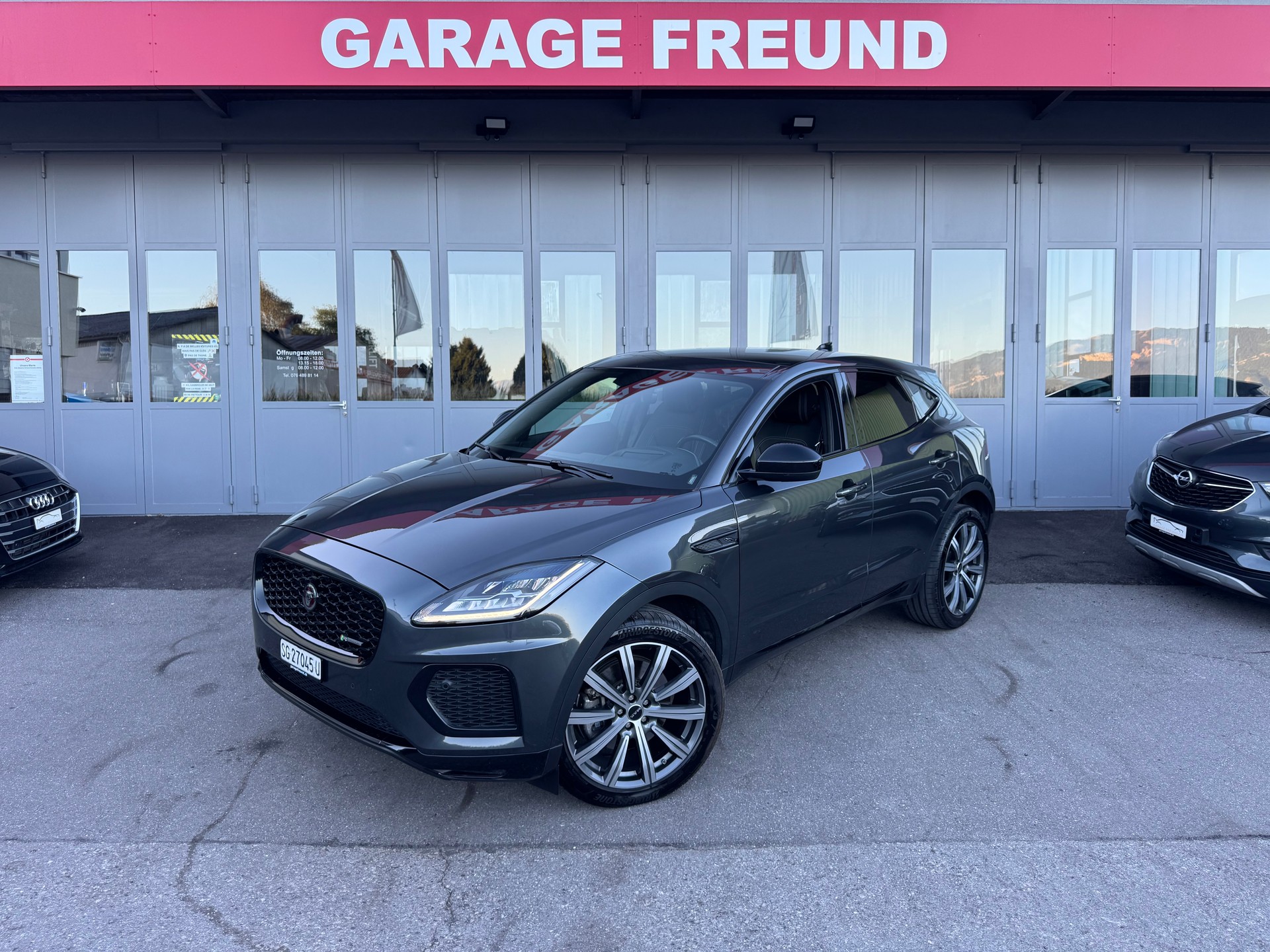 JAGUAR E-Pace 2.0 P200 R-Dynamic AWD Black-image-3