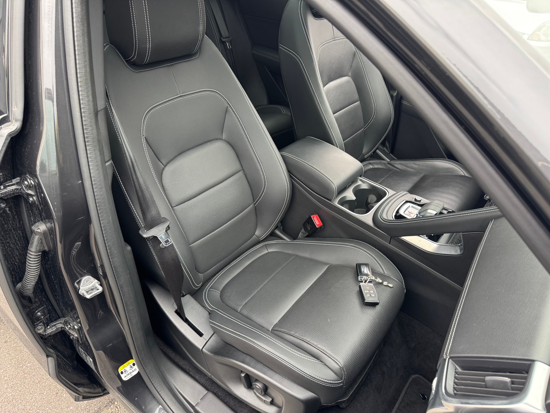 JAGUAR E-Pace 2.0 P200 R-Dynamic AWD Black-image-13