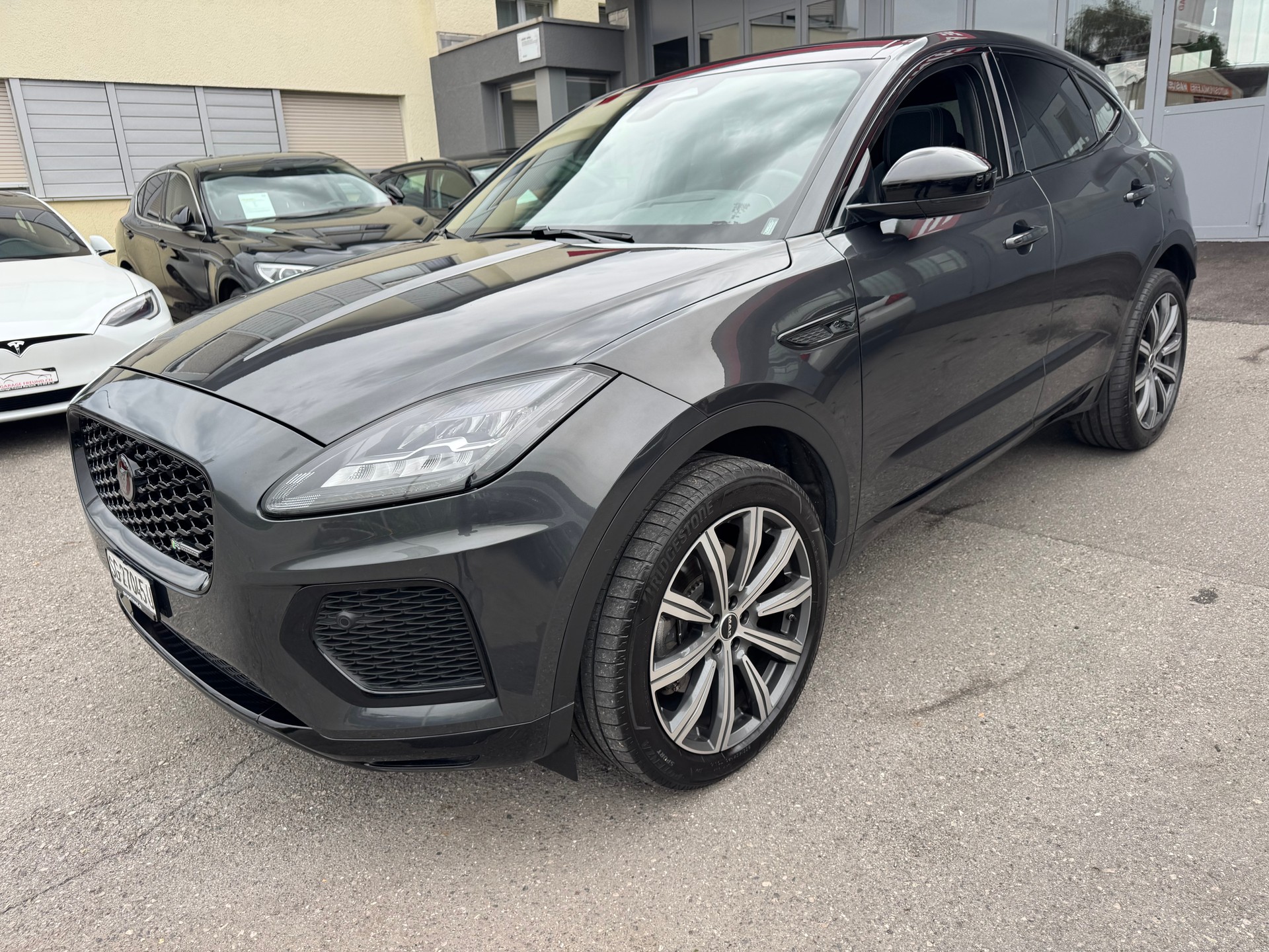 JAGUAR E-Pace 2.0 P200 R-Dynamic AWD Black-image-5