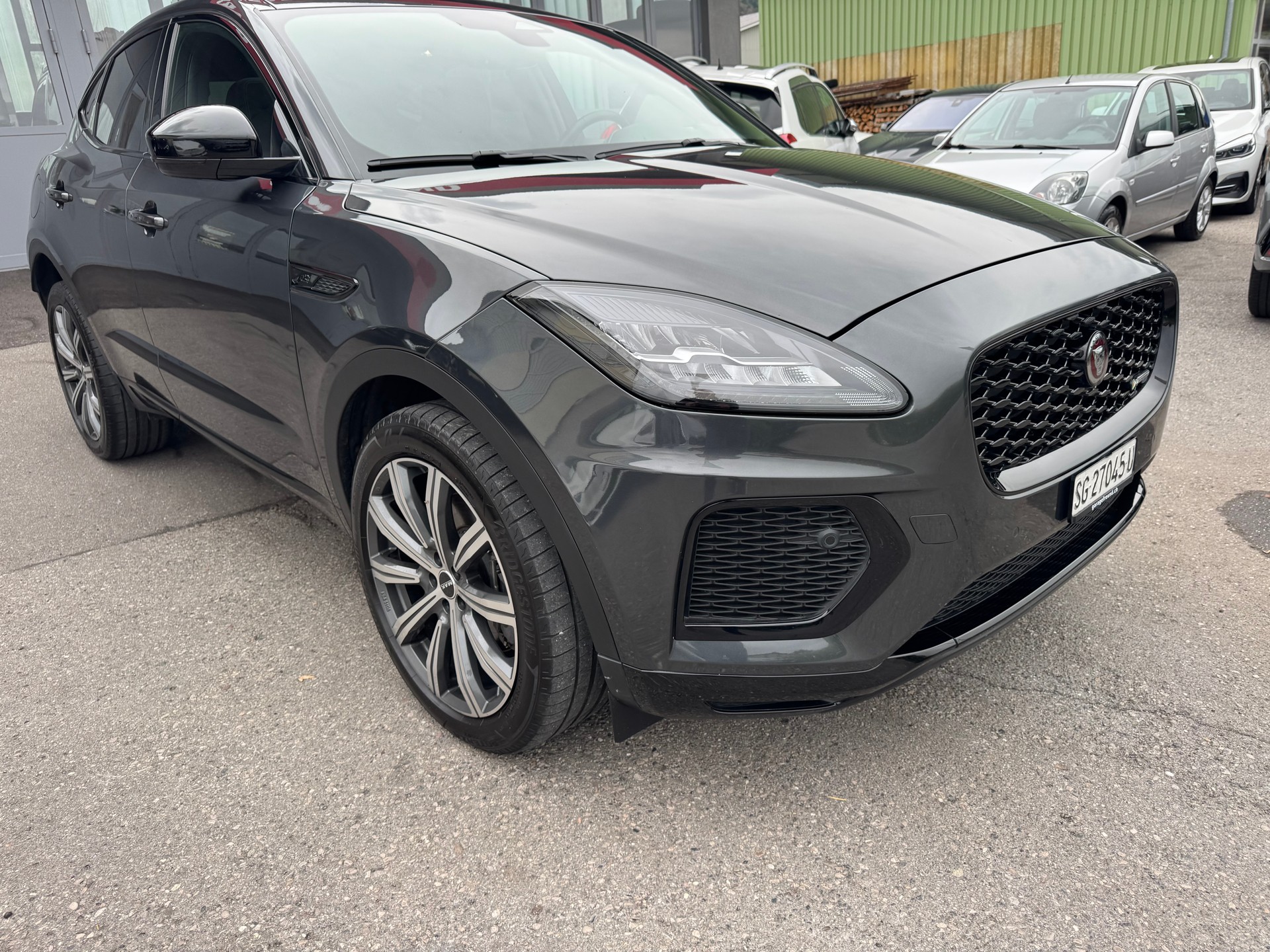 JAGUAR E-Pace 2.0 P200 R-Dynamic AWD Black-showroom-element-1