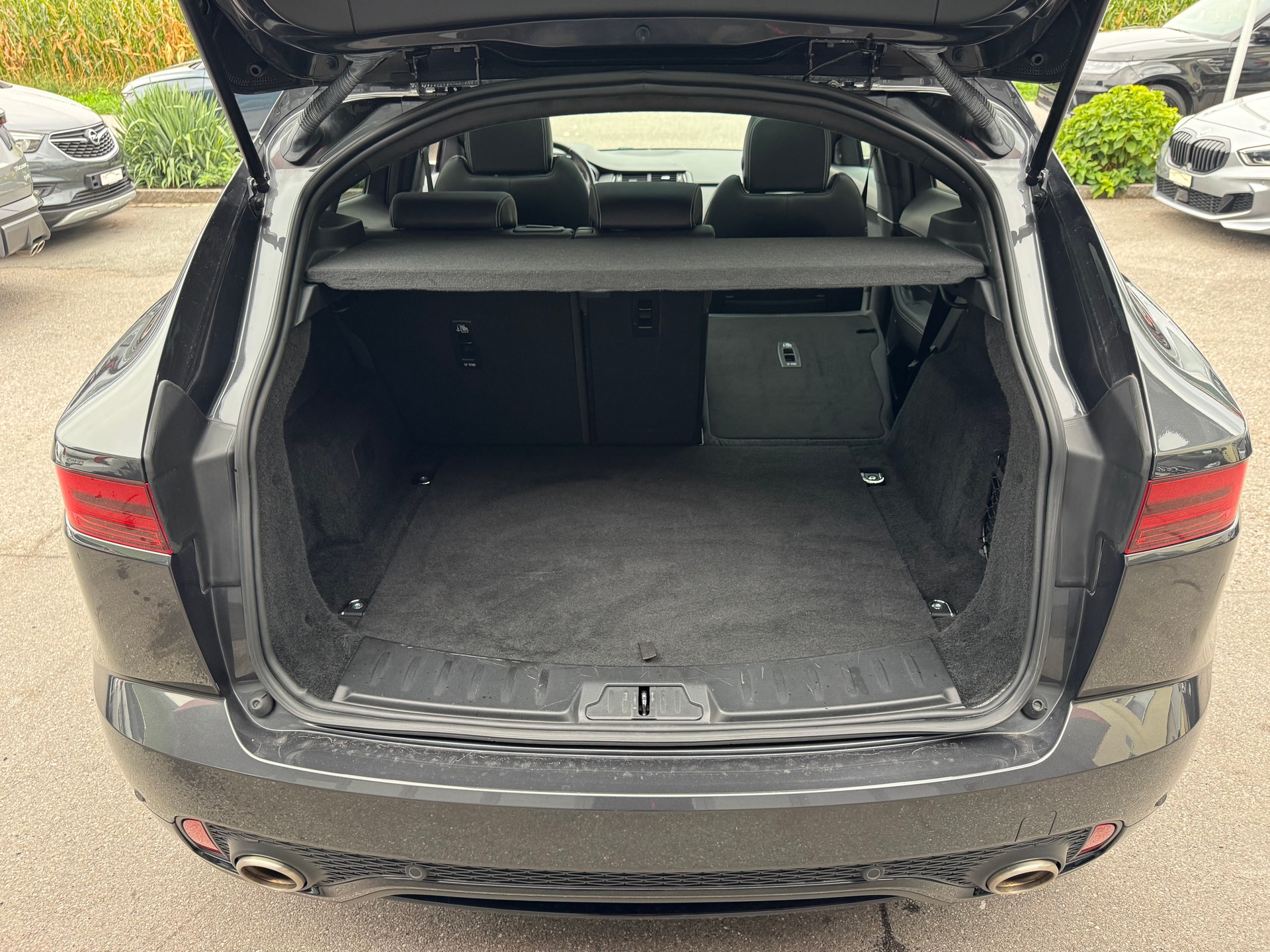 JAGUAR E-Pace 2.0 P200 R-Dynamic AWD Black-image-17