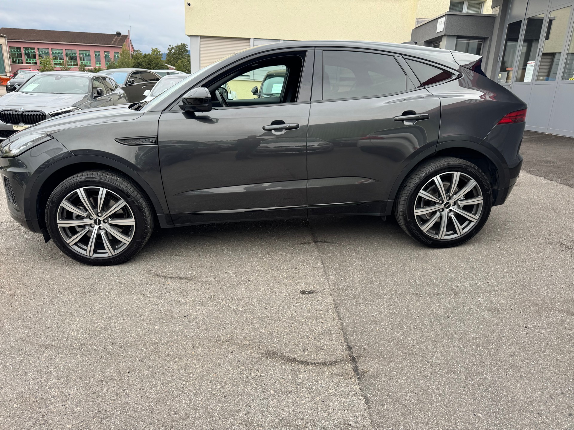 JAGUAR E-Pace 2.0 P200 R-Dynamic AWD Black-image-6