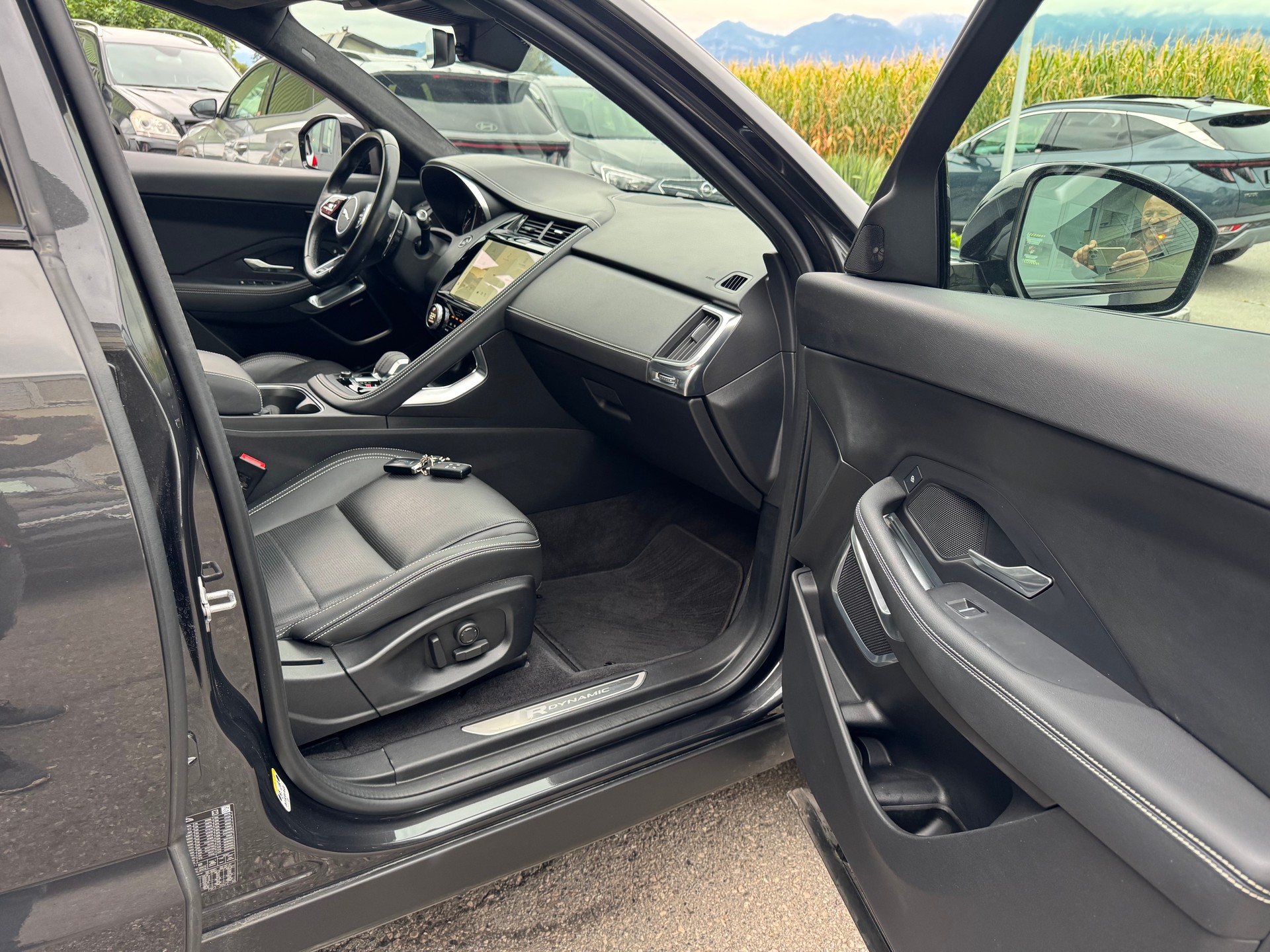 JAGUAR E-Pace 2.0 P200 R-Dynamic AWD Black-image-12