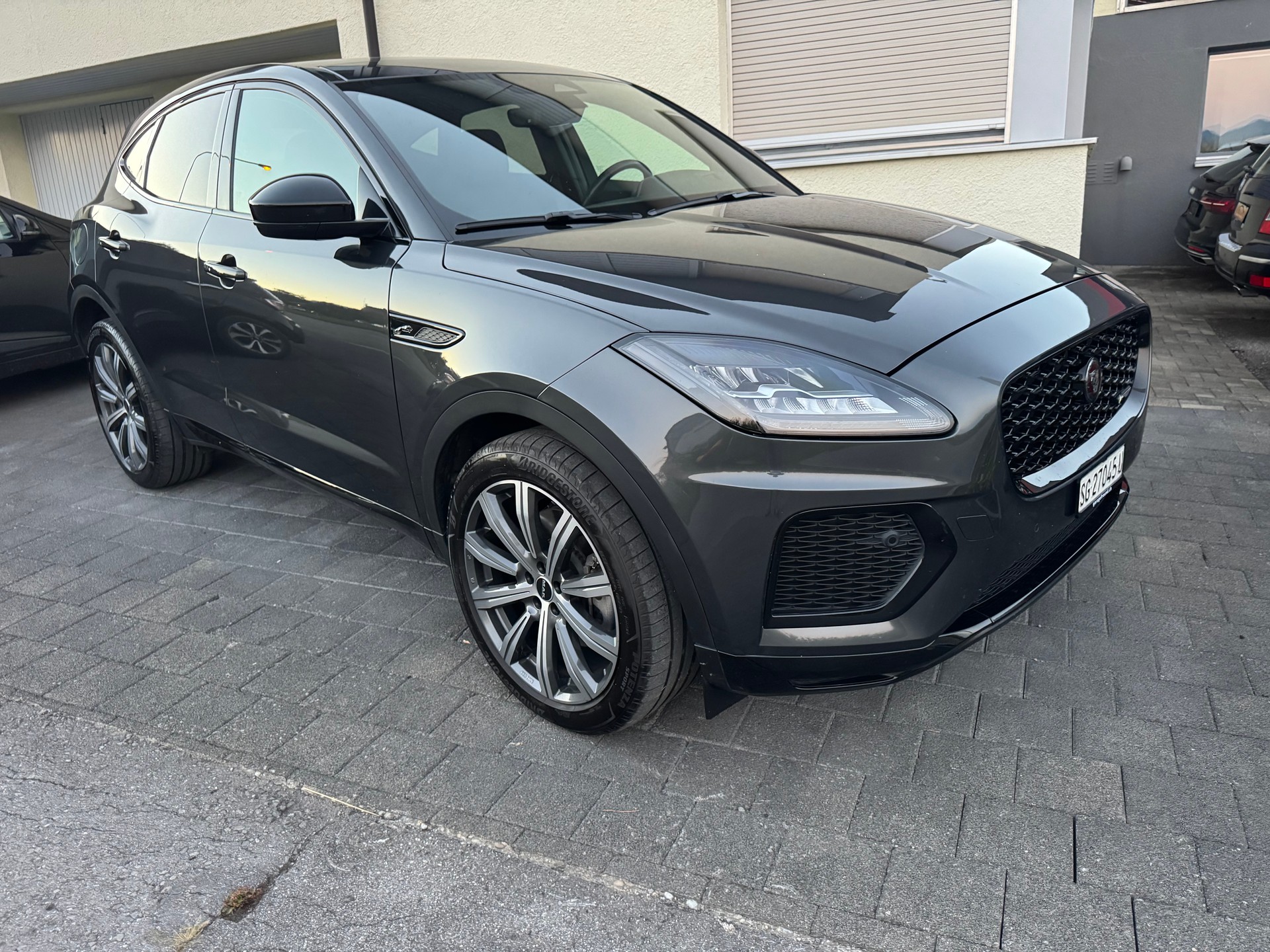 JAGUAR E-Pace 2.0 P200 R-Dynamic AWD Black-image-23