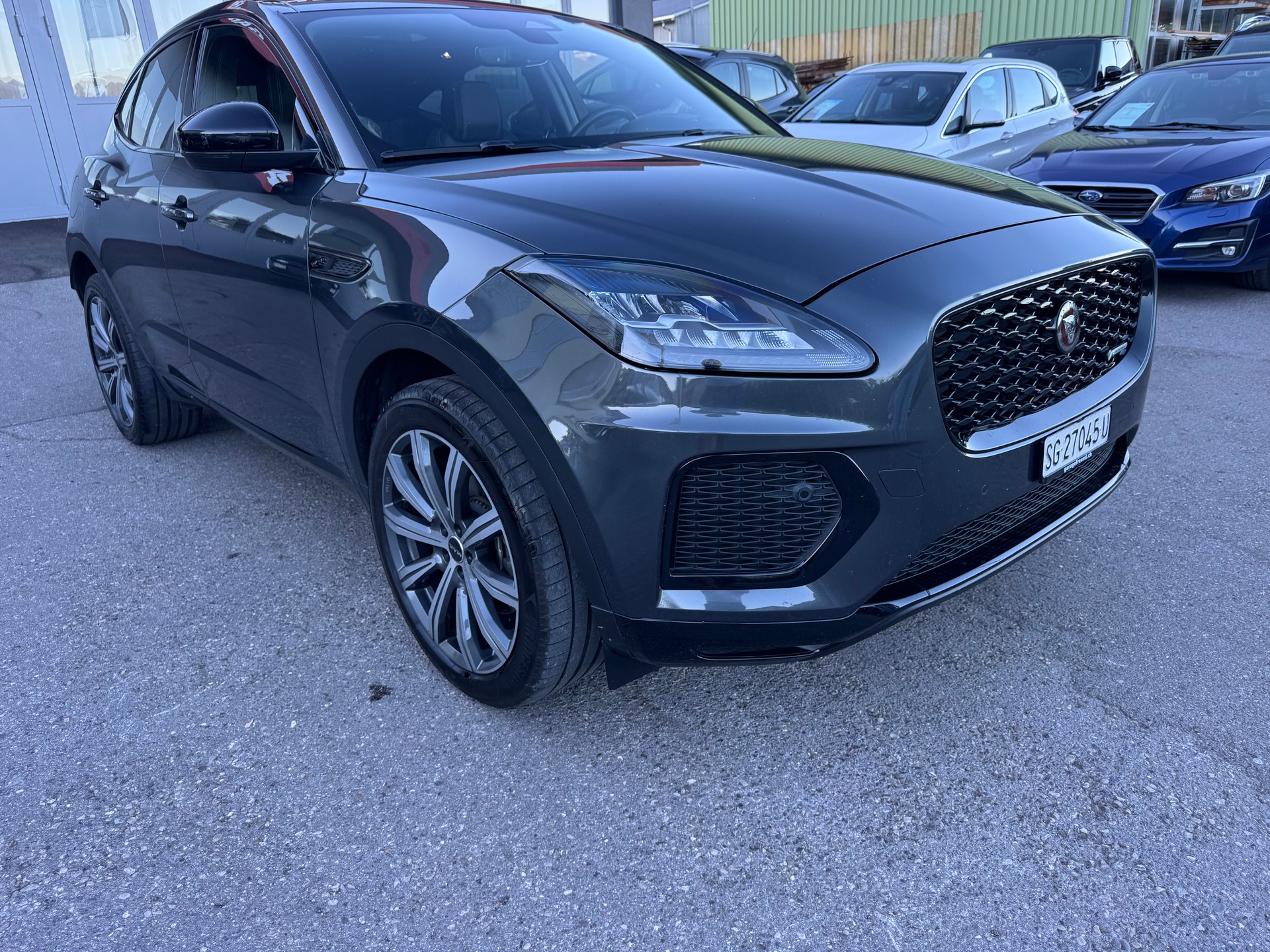 JAGUAR E-Pace 2.0 P200 R-Dynamic AWD Black-image-1