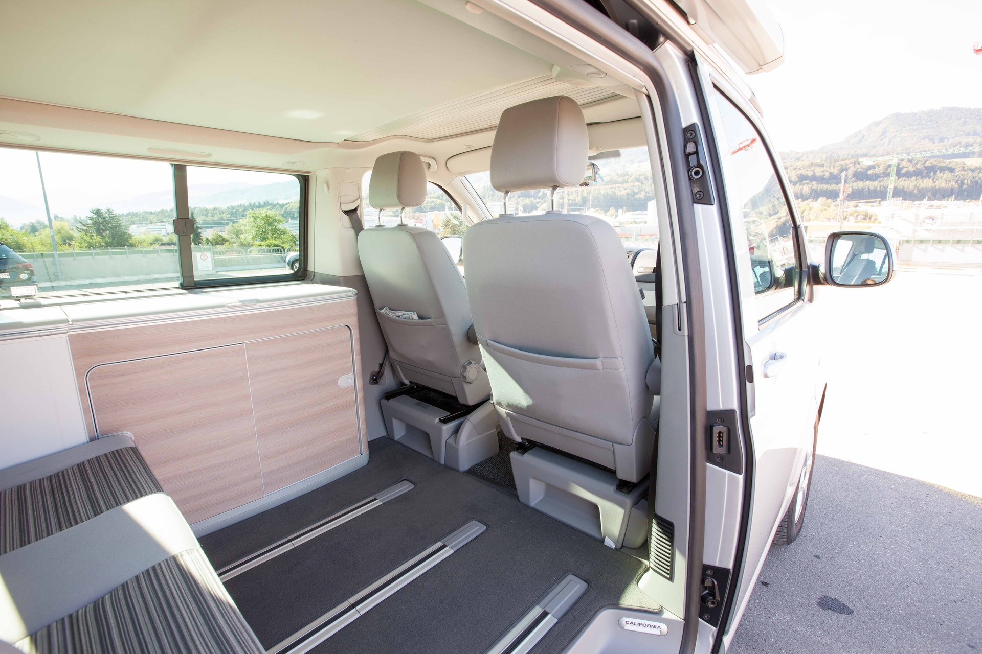 VW T5 California 2.0 TDI 180PS Comfortline-image-7