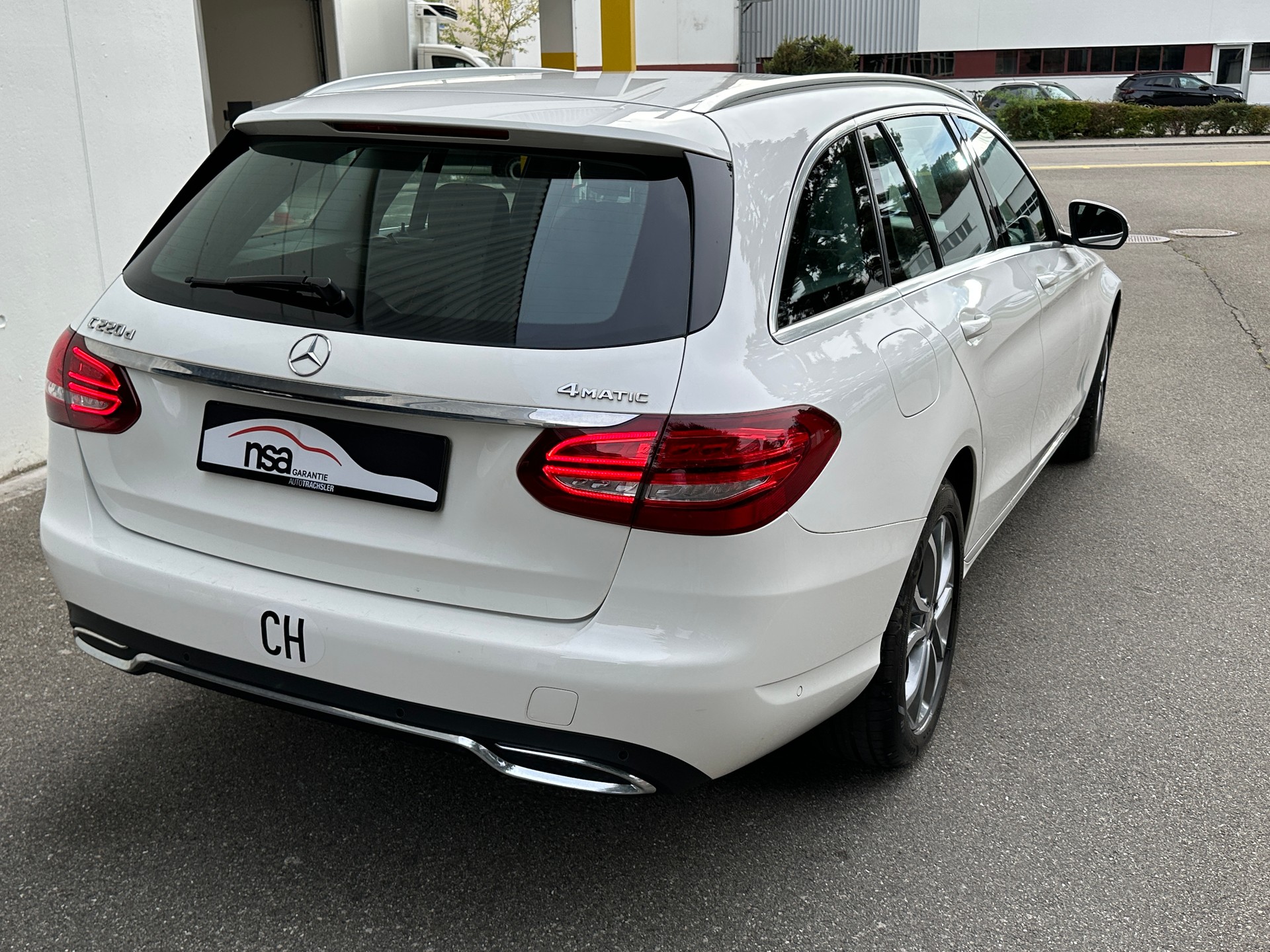 MERCEDES-BENZ C 220 d Avantgarde 4Matic 7G-Tronic-image-4