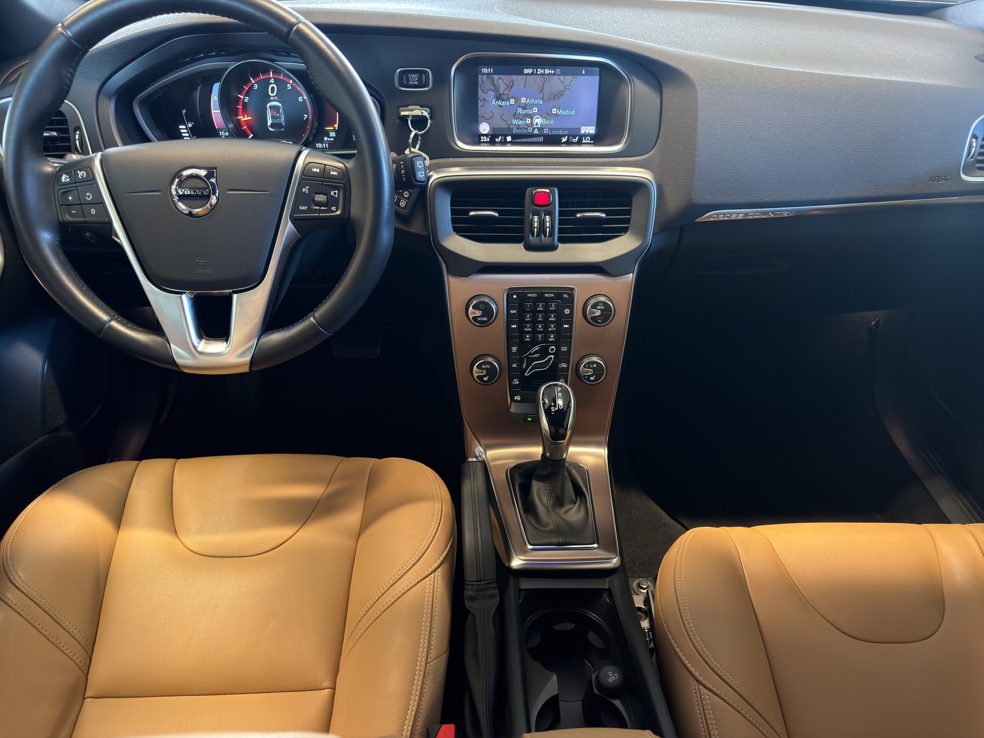VOLVO V40 Cross Country T4 AWD Lyx Geartronic*TOP ZUSTAND*NUR 39000 KM*NAVIGATION*RÜCKFAHRKAMERA*-image-6