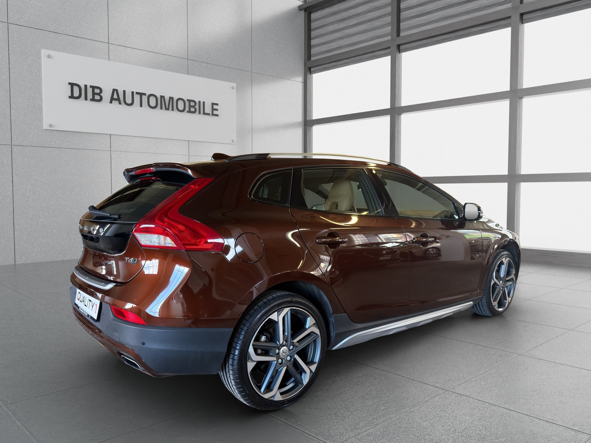 VOLVO V40 Cross Country T4 AWD Lyx Geartronic*TOP ZUSTAND*NUR 39000 KM*NAVIGATION*RÜCKFAHRKAMERA*-image-3