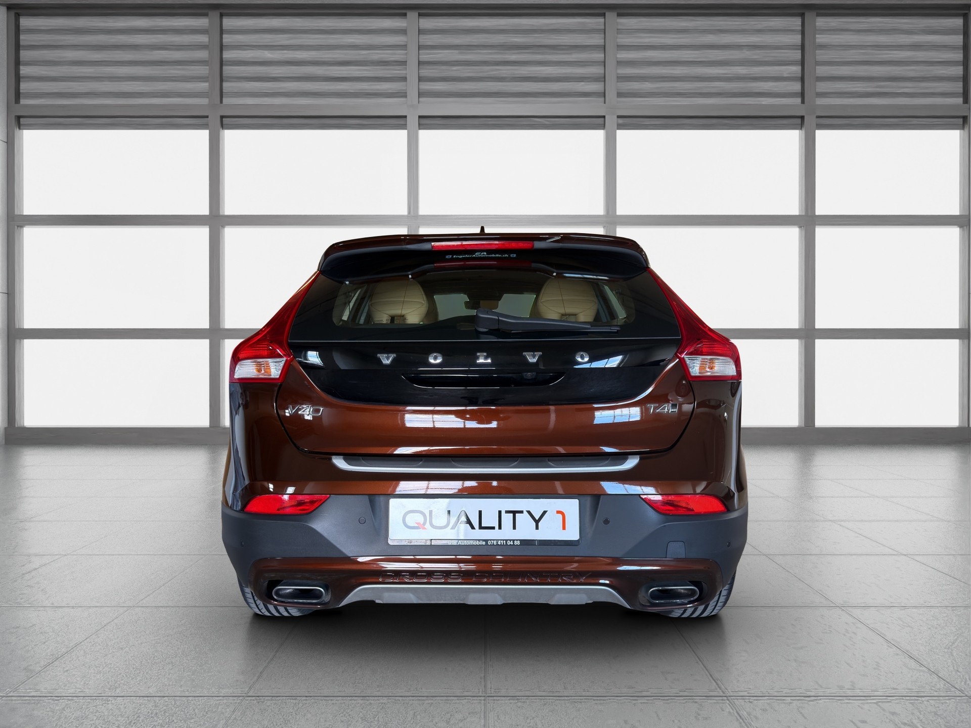 VOLVO V40 Cross Country T4 AWD Lyx Geartronic*TOP ZUSTAND*NUR 39000 KM*NAVIGATION*RÜCKFAHRKAMERA*-image-4